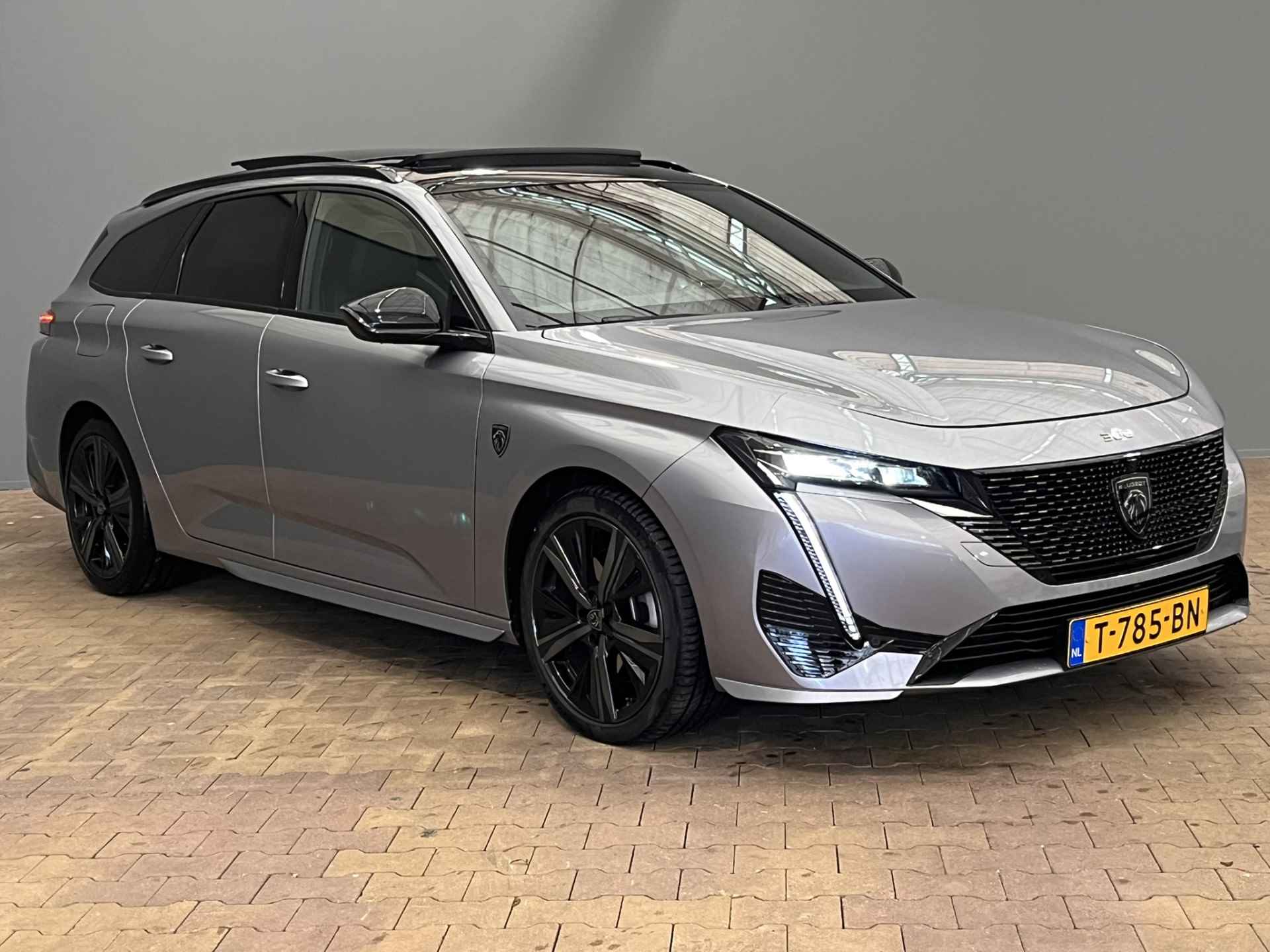 Peugeot 308 SW 1.6 180PK Hybrid GT | Panoramadak | Trekhaak | Elek.Stoel | Geheugen | Massage | Alcantara/Leder | Elek.Klep | 360 Camera | Stoelverwarming | Stuurverwarming | Carplay | Navigatie | Dode hoek | Bluetooth | - 3/36