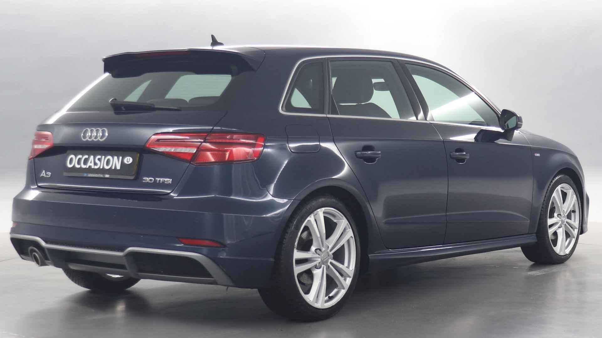 Audi A3 Sportback 30 TFSI 115pk Sport S Line Edition S-tronic / Navigatie / Parkeersensoren / LED - 2/37