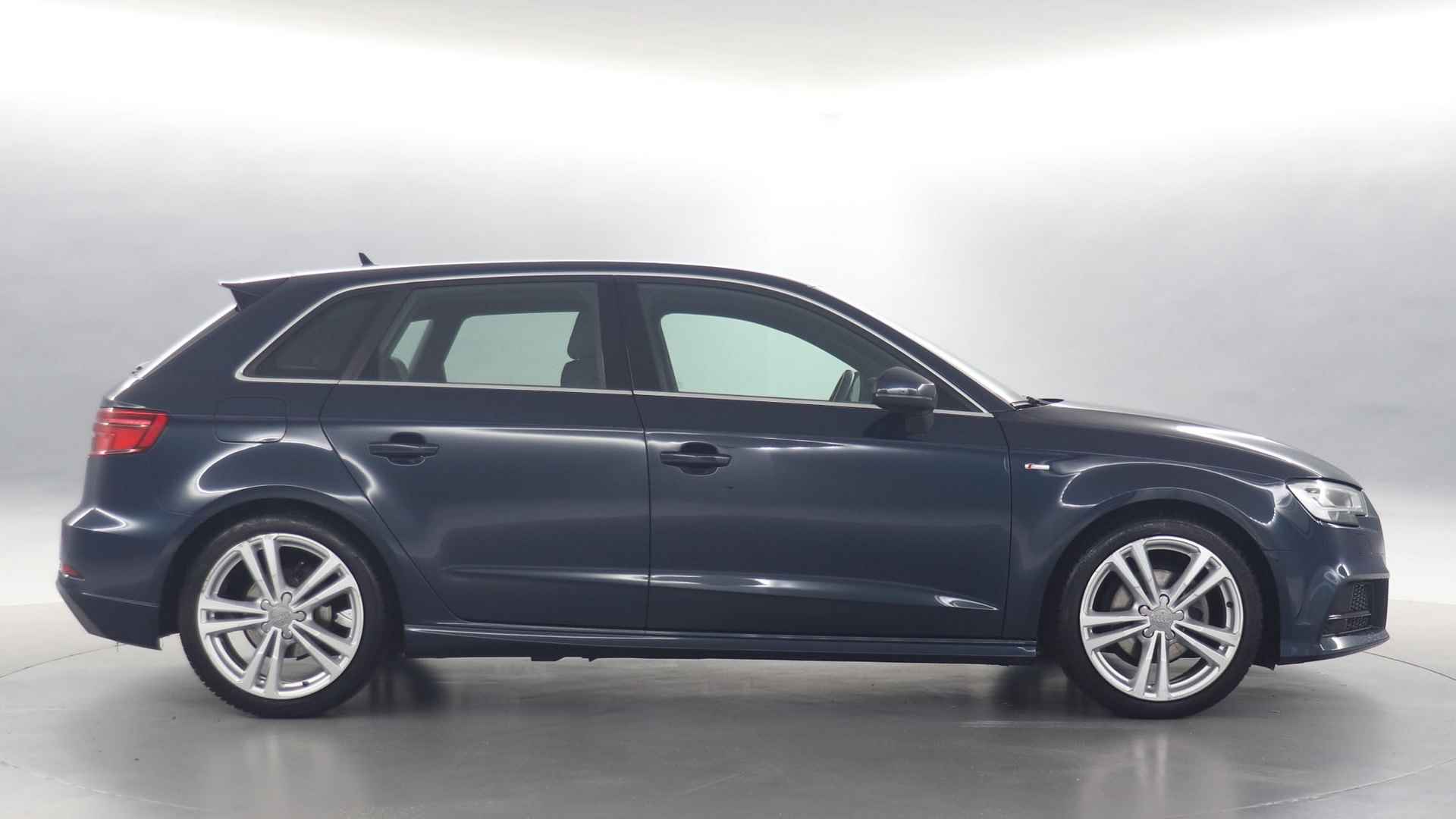 Audi A3 Sportback 30 TFSI 115pk Sport S Line Edition S-tronic / Navigatie / Parkeersensoren / LED - 10/37