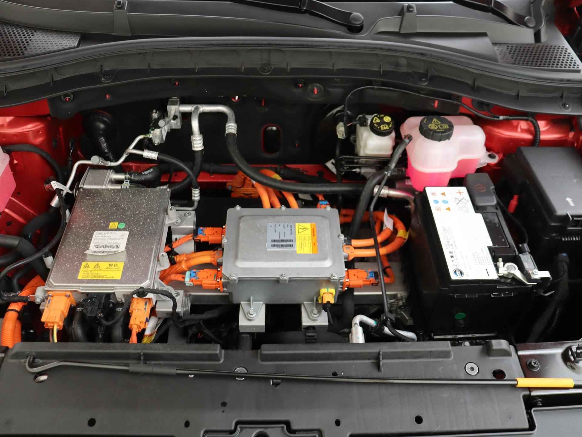 MG ZS EV Standard Range Luxury 50 kWh 320 KM WLTP | Panoramisch schuifkanteldak | 360 graden camera | Black Pack | Geblindeerde achterruiten | 19 inch Polished sportvelgen met Allseasonbanden - 12/30