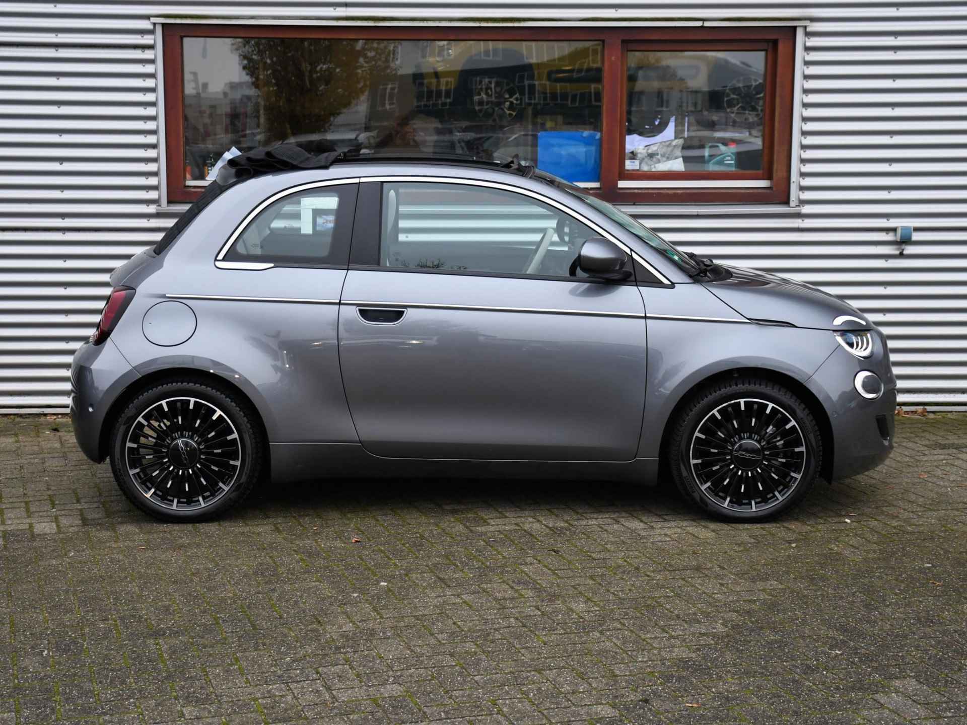 Fiat 500e Cabrio La Prima 42kWh 118pk Automaat LEDER | ADAP. CRUISE | LED | STOELVERWARMING | NAVI | PDC + CAMERA | DAB - 3/34