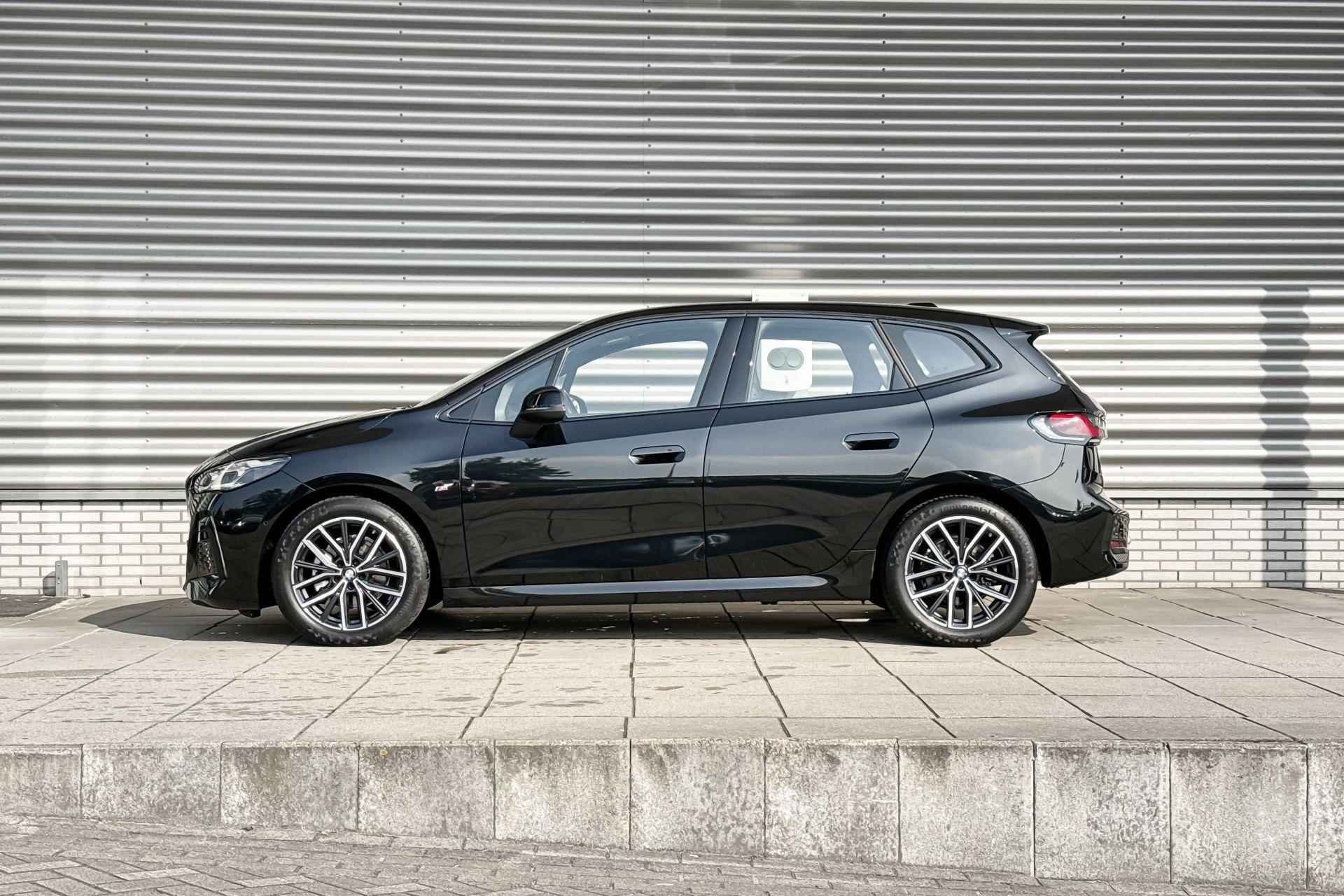 BMW 2 Serie Active Tourer 220i M Sport / Trekhaak / Premium pack - 2/28