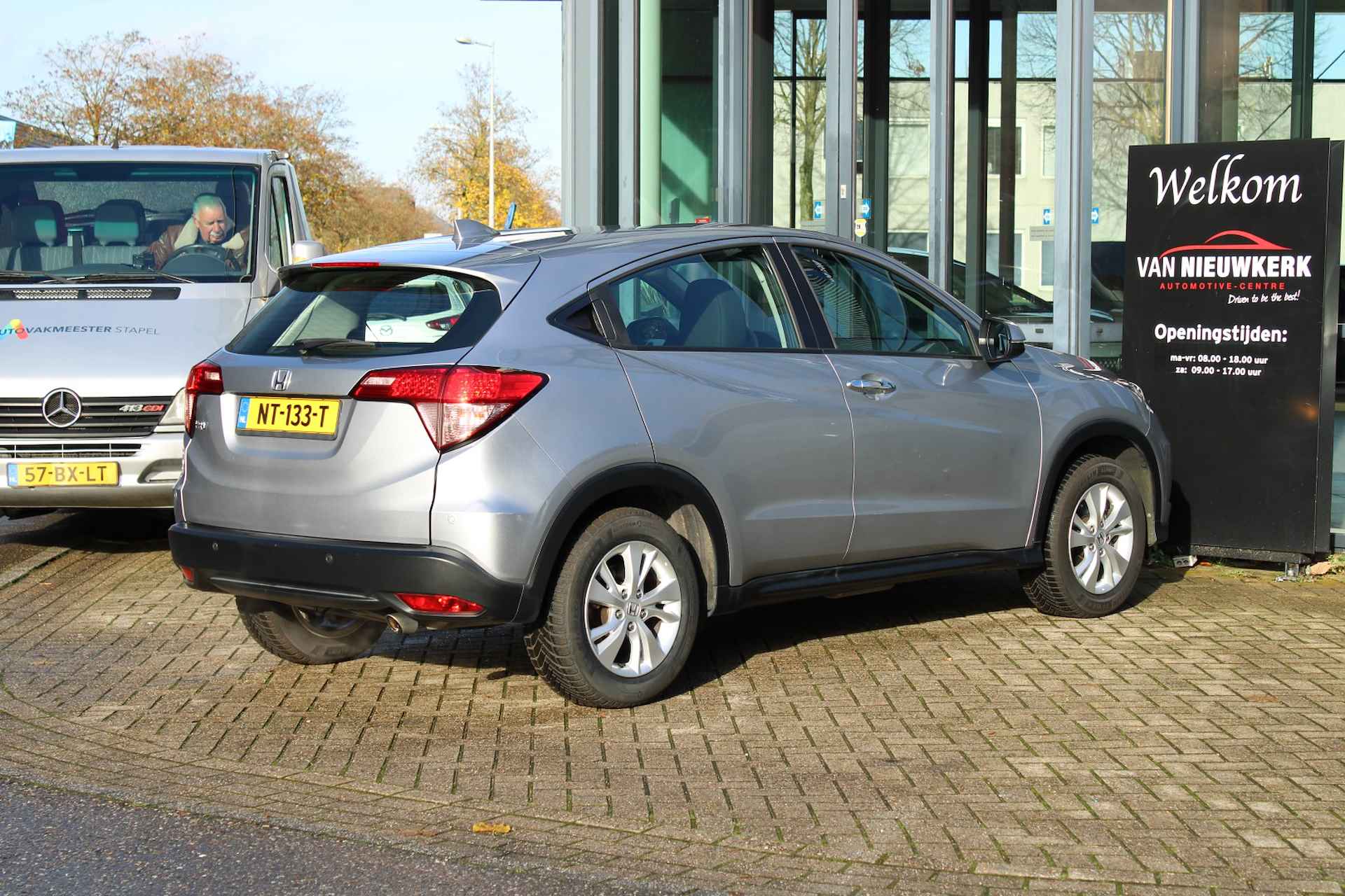 HONDA HR-V 1.5 i-VTEC 130pk Automaat Elegance Navigatie Dealer Onderhouden! - 2/33