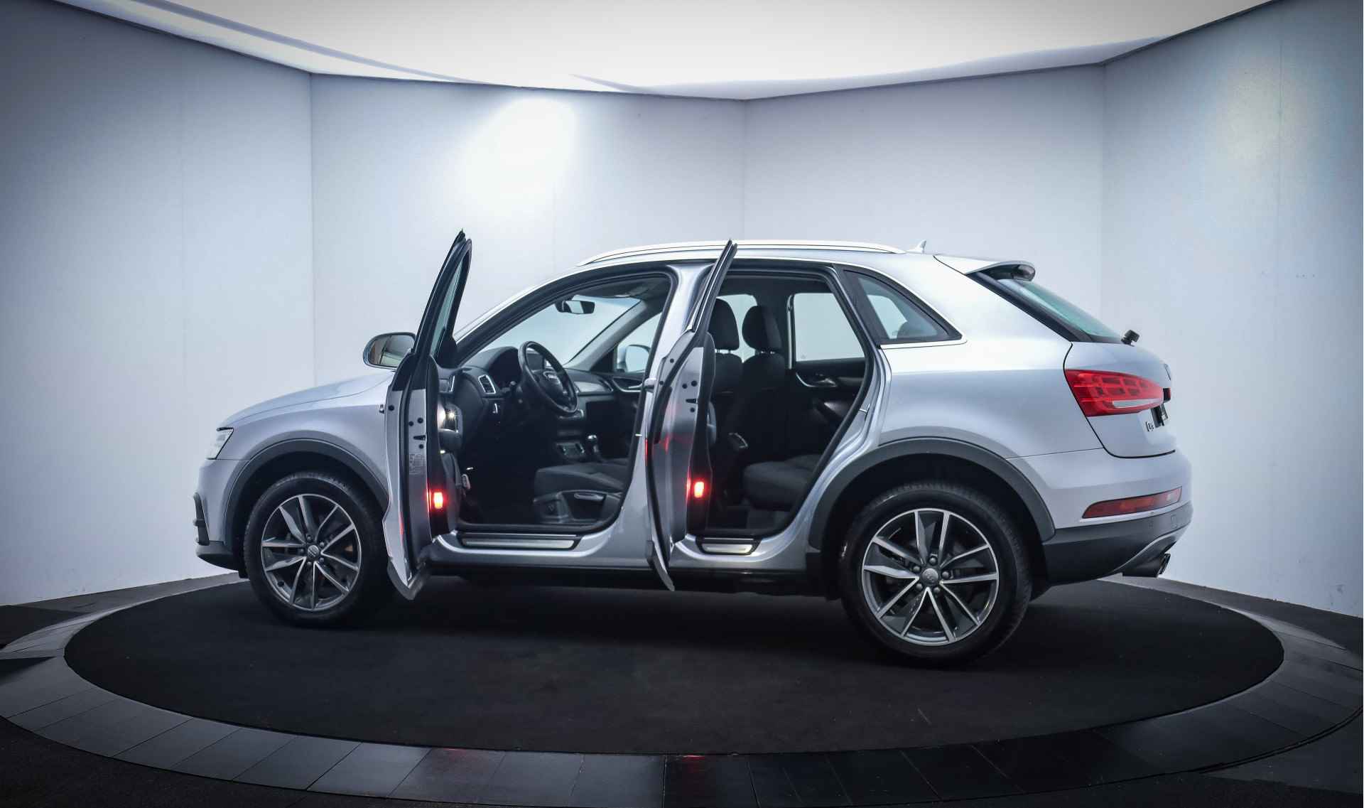 Audi Q3 2.0TFSI S-Tr Quattro Design Line XENON/NAVI/LMV/STOELVERW./KEYLESS/PDC/CLIMA - 9/24