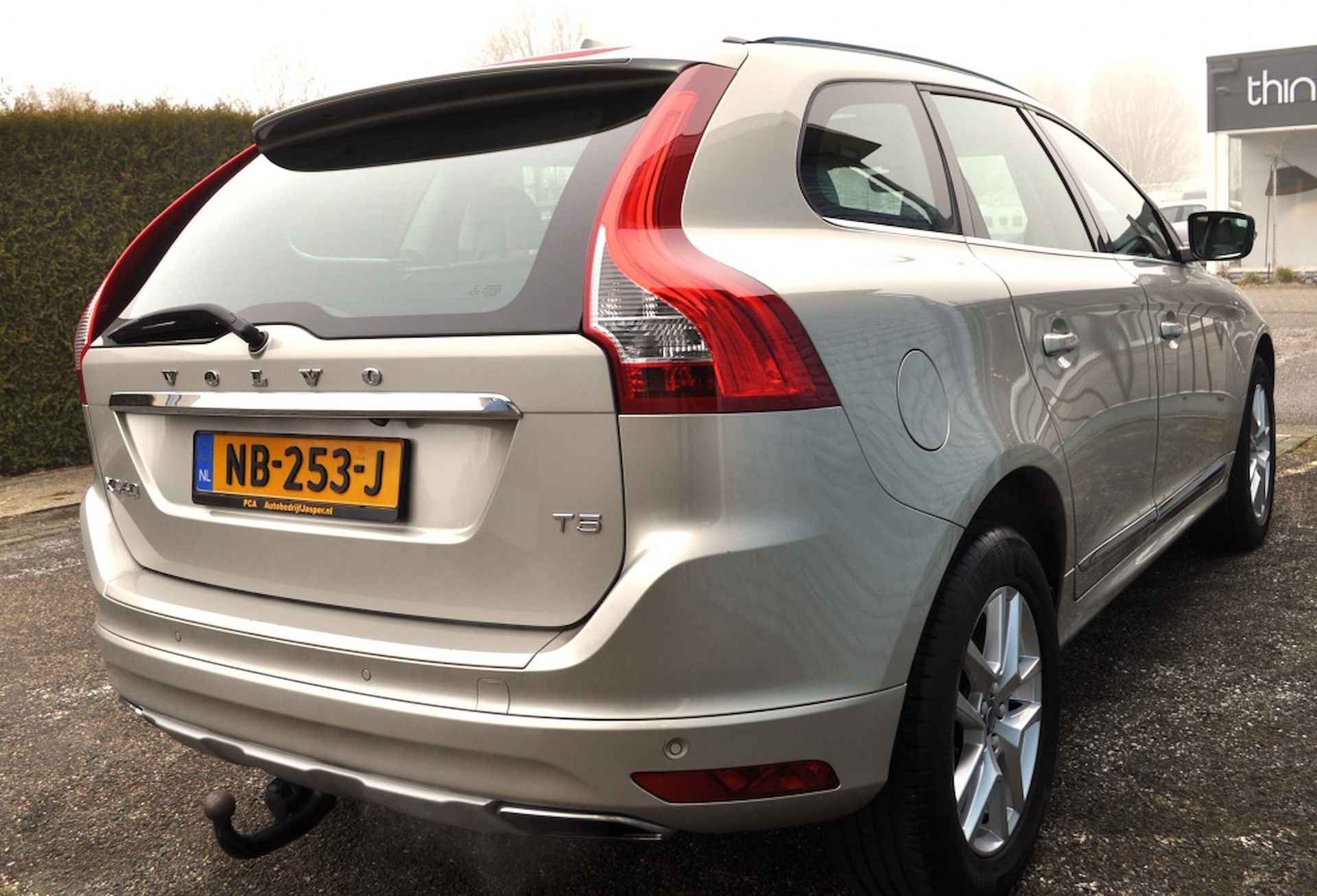 Volvo XC60 2.0 T5 FWD Nordic+ luxury Aut Pano X leer navi - 5/21