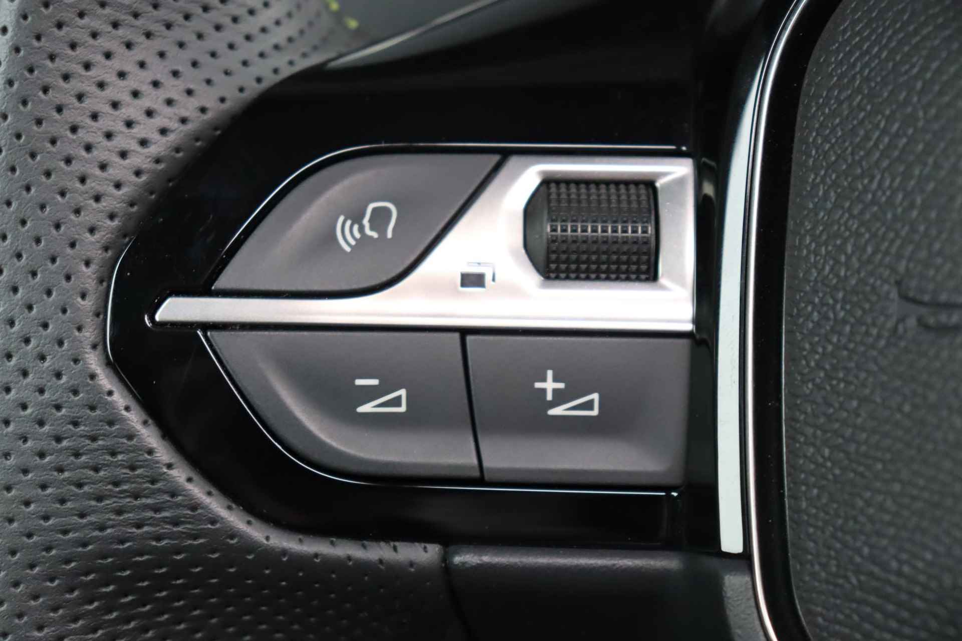 Peugeot e-2008 EV GT 50 kWh Panoramadak * Adaptieve Cruise Control * Alcantara * Stoelverwarming - 20/61