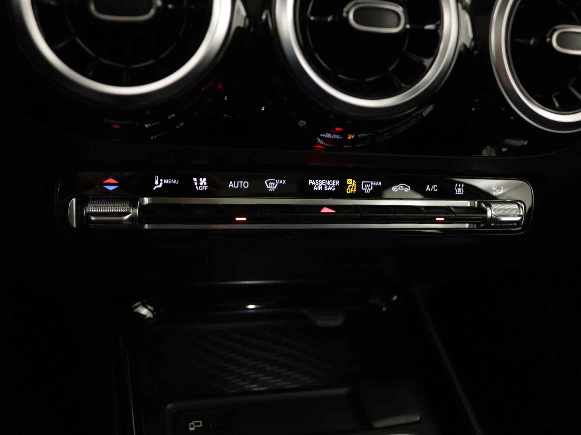 Mercedes-Benz GLA 250 e Progressive Plug-In Hybride | Panoramadak | 360° camera | Trekhaak | Distronic | Apple Carplay | Inclusief 24 maanden MB Certified garantie voor Europa. - 12/47