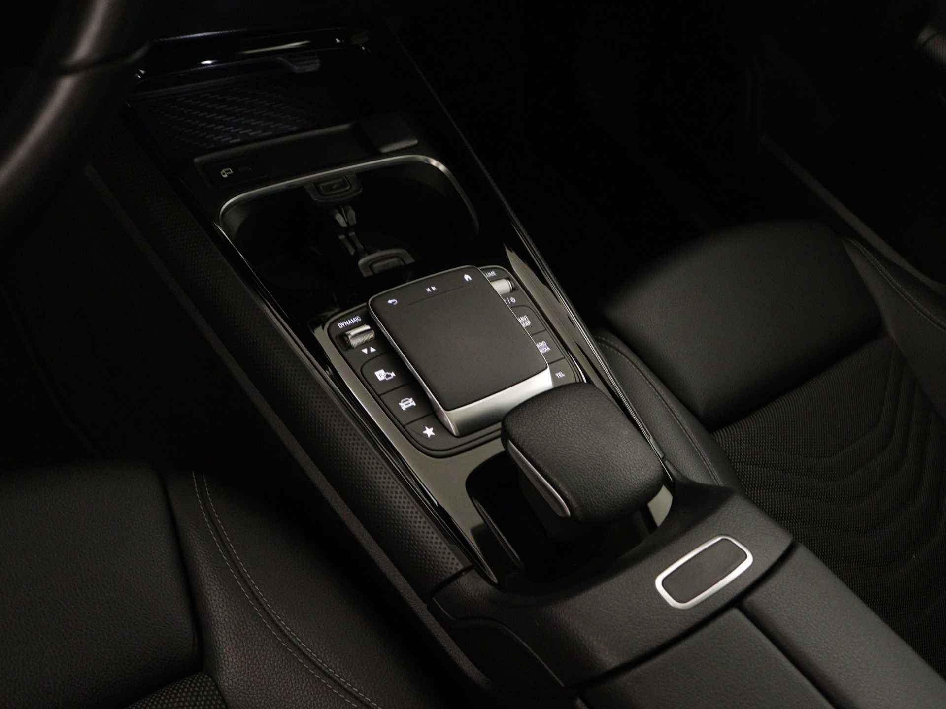 Mercedes-Benz GLA 250 e Progressive Plug-In Hybride | Panoramadak | 360° camera | Trekhaak | Distronic | Apple Carplay | Inclusief 24 maanden MB Certified garantie voor Europa. - 13/47