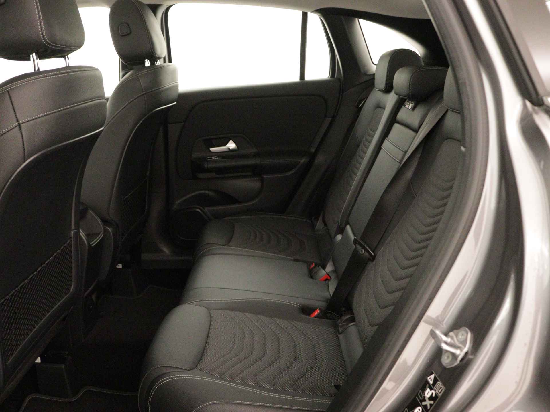 Mercedes-Benz GLA 250 e Progressive Plug-In Hybride | Panoramadak | 360° camera | Trekhaak | Distronic | Apple Carplay | Inclusief 24 maanden MB Certified garantie voor Europa. - 22/47
