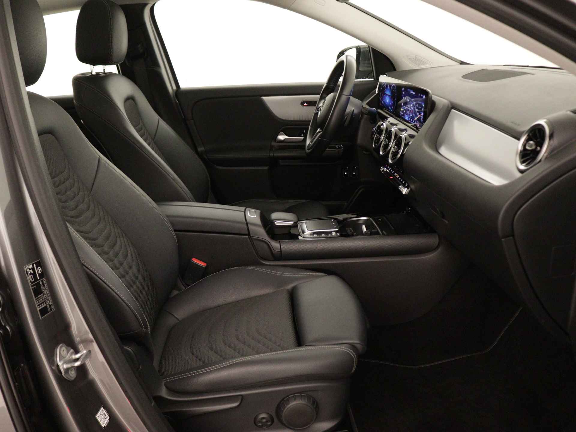 Mercedes-Benz GLA 250 e Progressive Plug-In Hybride | Panoramadak | 360° camera | Trekhaak | Distronic | Apple Carplay | Inclusief 24 maanden MB Certified garantie voor Europa. - 31/47