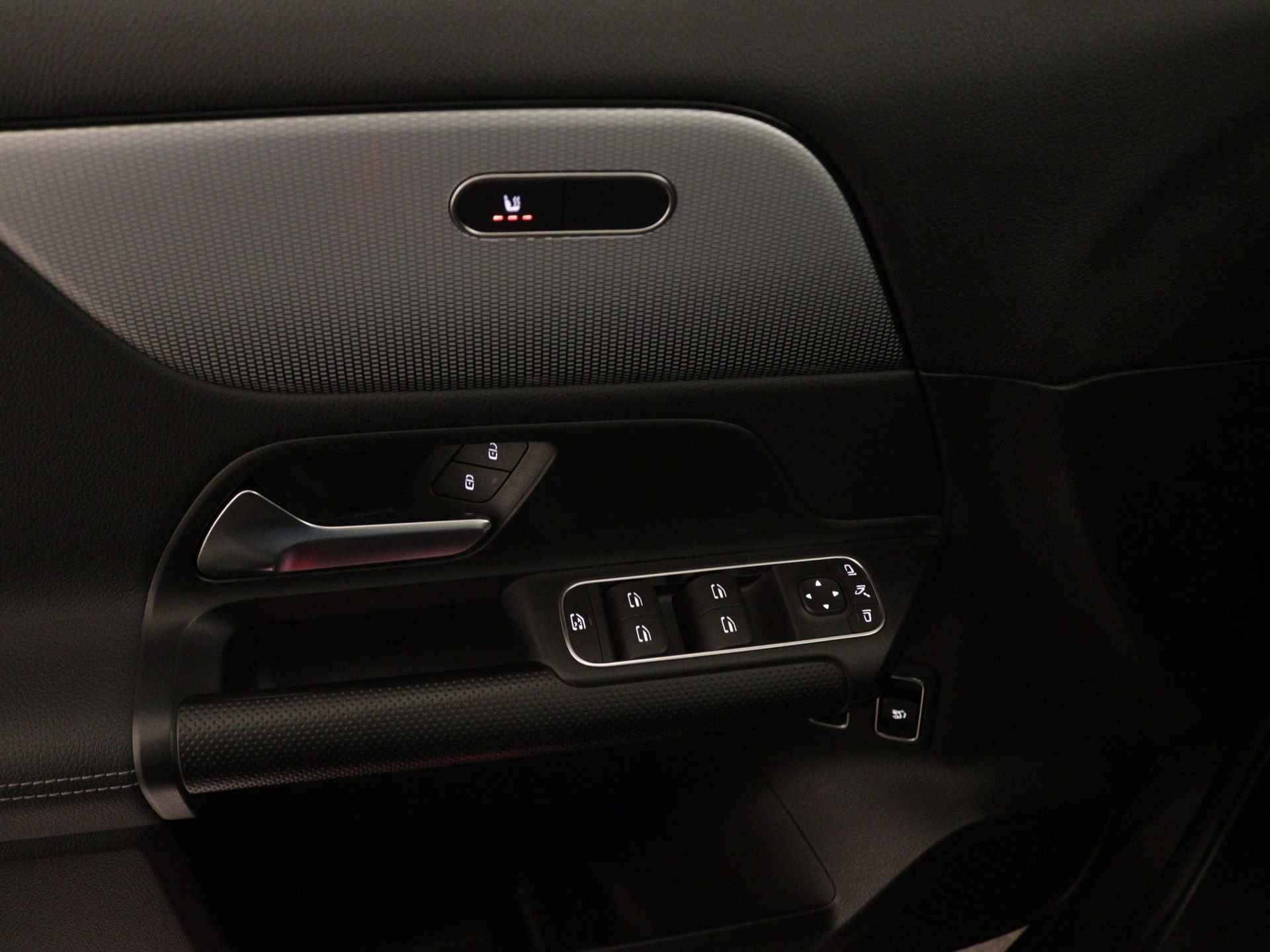 Mercedes-Benz GLA 250 e Progressive Plug-In Hybride | Panoramadak | 360° camera | Trekhaak | Distronic | Apple Carplay | Inclusief 24 maanden MB Certified garantie voor Europa. - 33/47
