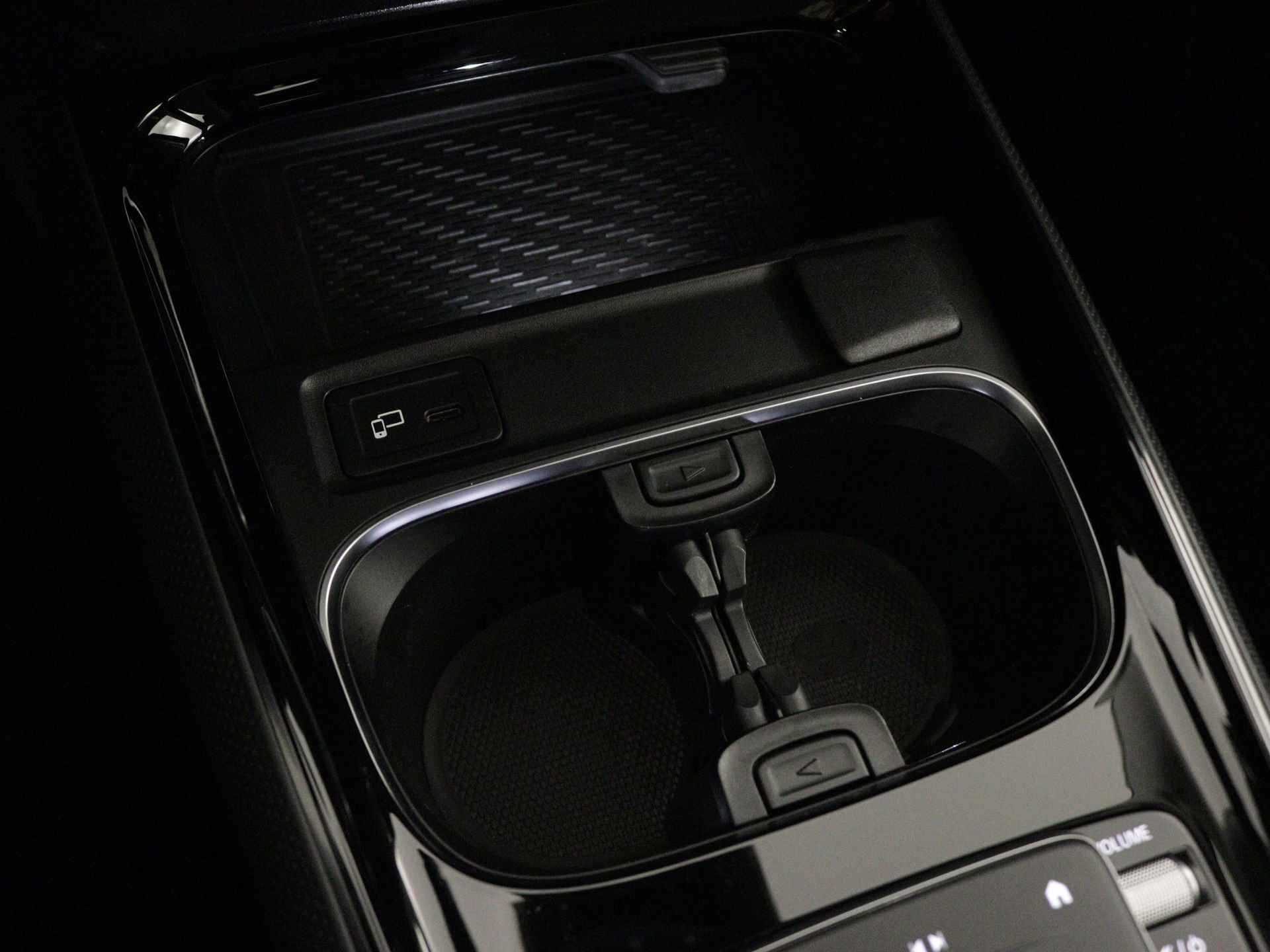 Mercedes-Benz GLA 250 e Progressive Plug-In Hybride | Panoramadak | 360° camera | Trekhaak | Distronic | Apple Carplay | Inclusief 24 maanden MB Certified garantie voor Europa. - 36/47