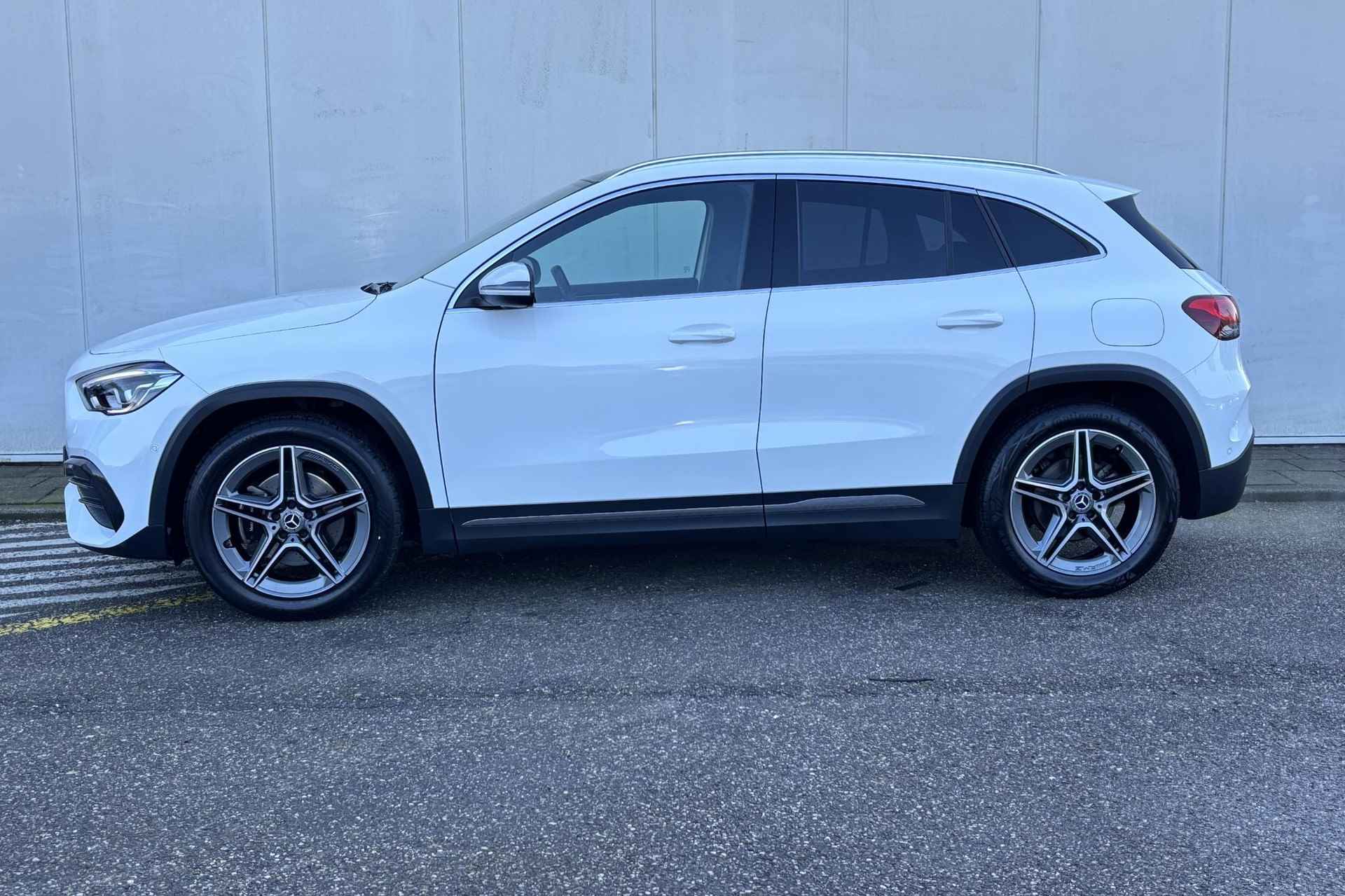 Mercedes-Benz GLA GLA 200 Automaat AMG Line | Standkachel | Panoramadak | LED | Parkeerpakket met camera | Stoelverwarming | Spiegelpakket | 19'' Lichtmetalen Wielen | Zitcomfortpakket - 8/14