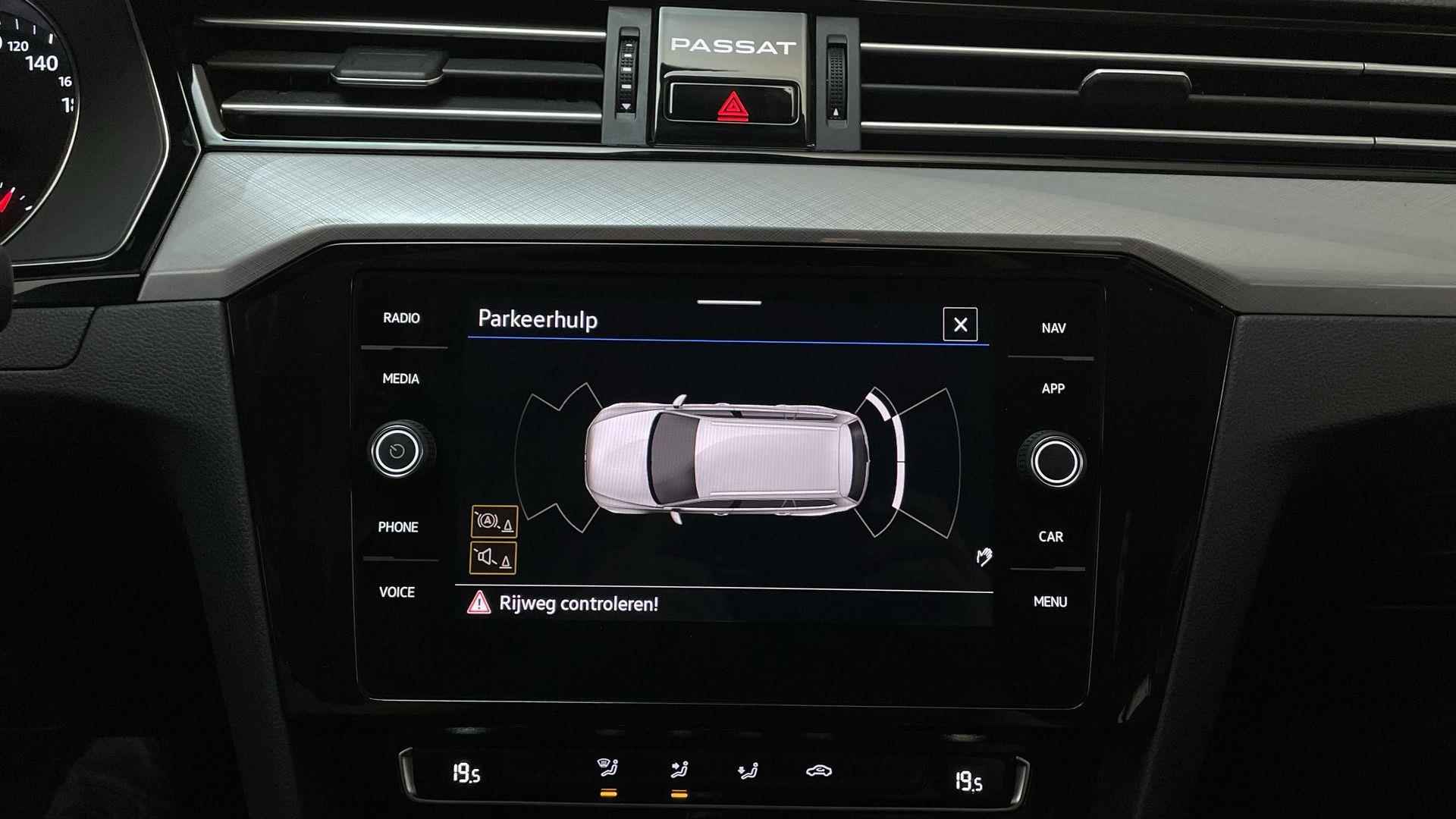 Volkswagen Passat Variant 1.5 TSI 150pk DSG Comfort Business Navigatie Parkeersensoren DAB+ - 10/28