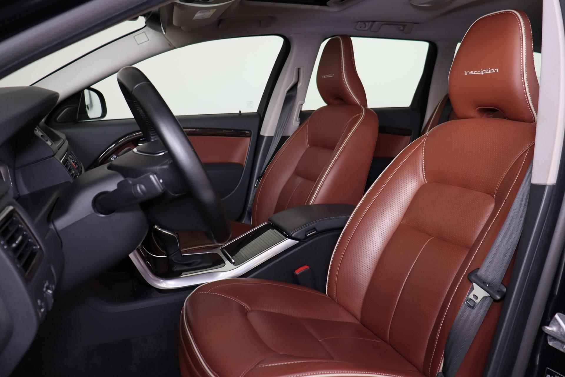 Volvo V70 T4 PolarPlus - Schuif/kanteldak - Geventileerde voorstoelen - BLIS - Verwarmde voorstoelen - Parkeersensoren voor & achter - Elektr. bedienb. bestuurdersstoel met geheugen - Cruise control - Volvo On Call - Lederen bekleding - DAB - Trekhaak - 17' LMV - 18/24