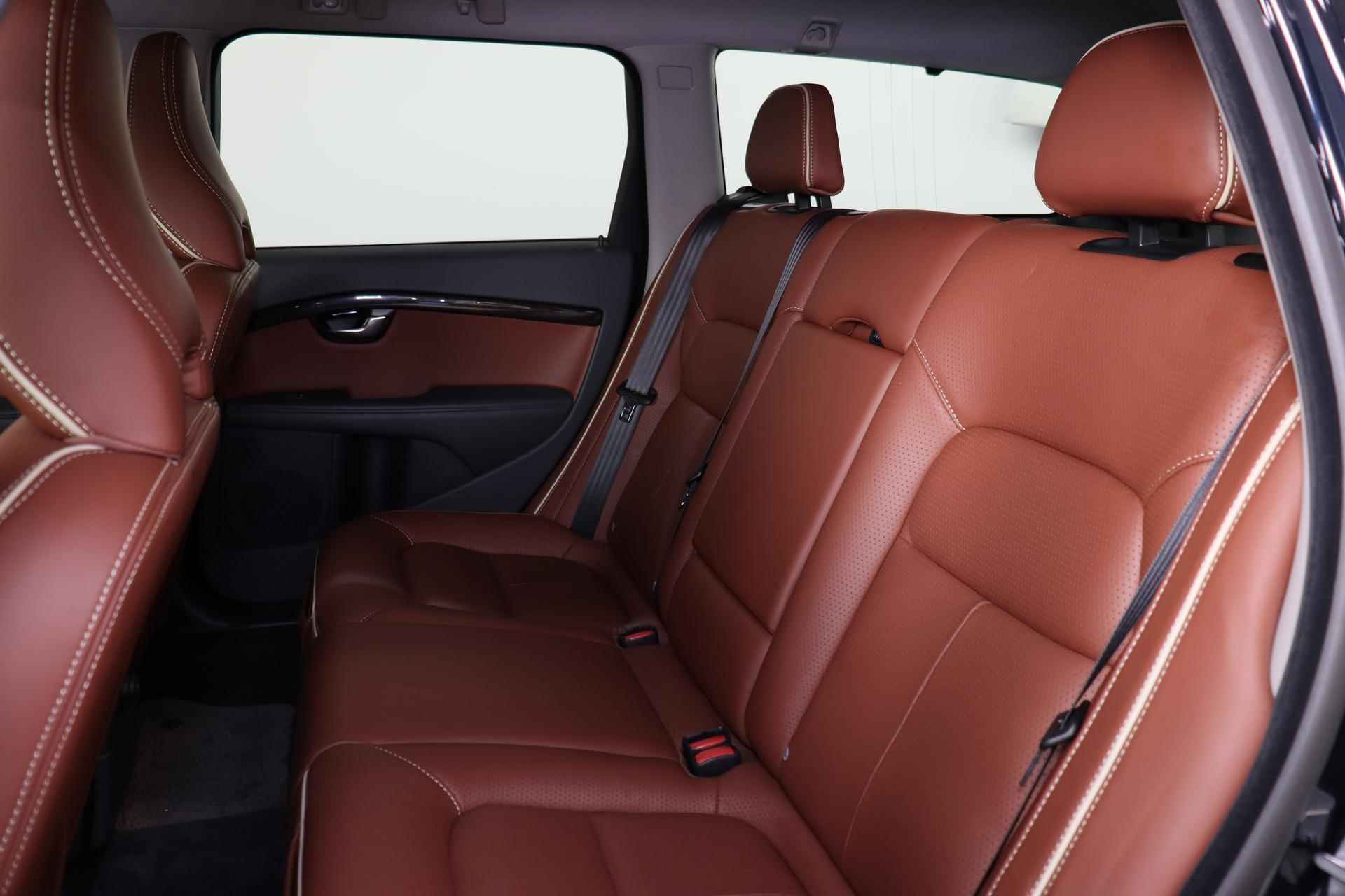 Volvo V70 T4 PolarPlus - Schuif/kanteldak - Geventileerde voorstoelen - BLIS - Verwarmde voorstoelen - Parkeersensoren voor & achter - Elektr. bedienb. bestuurdersstoel met geheugen - Cruise control - Volvo On Call - Lederen bekleding - DAB - Trekhaak - 17' LMV - 20/24