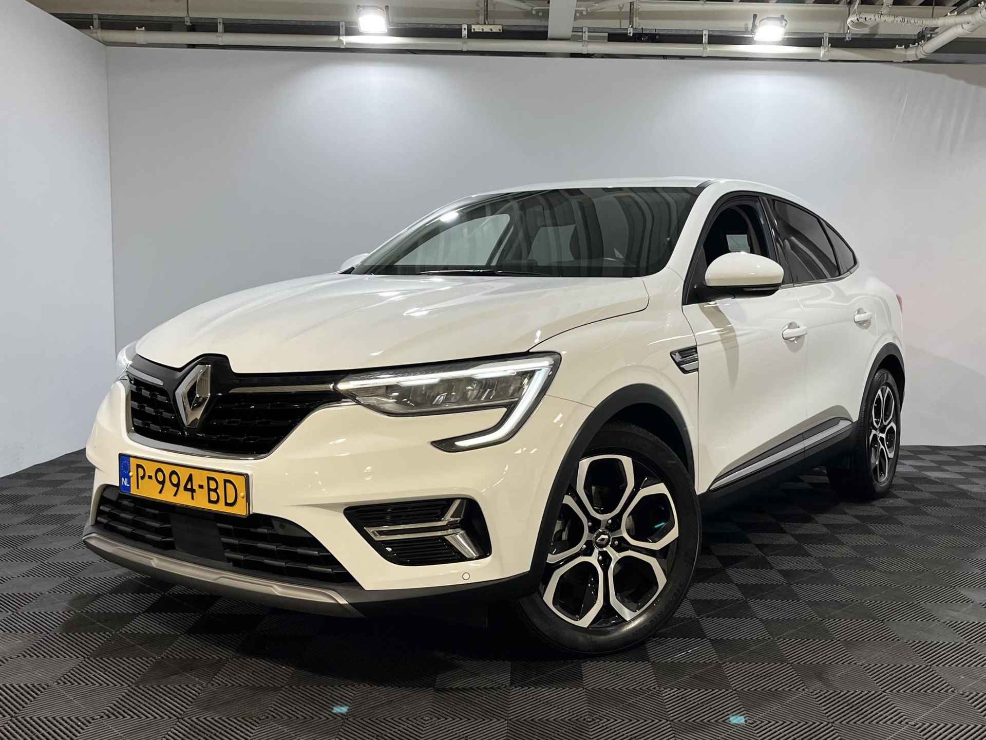 Renault Arkana 1.6 - 145PK E-Tech Hybrid Intens Automaat | 9,3" Navi | Stoelverwarming | Adaptive Cruise Control | Camera | Climate Control | Lichtmetalen Velgen | Parkeersensoren | - 2/32