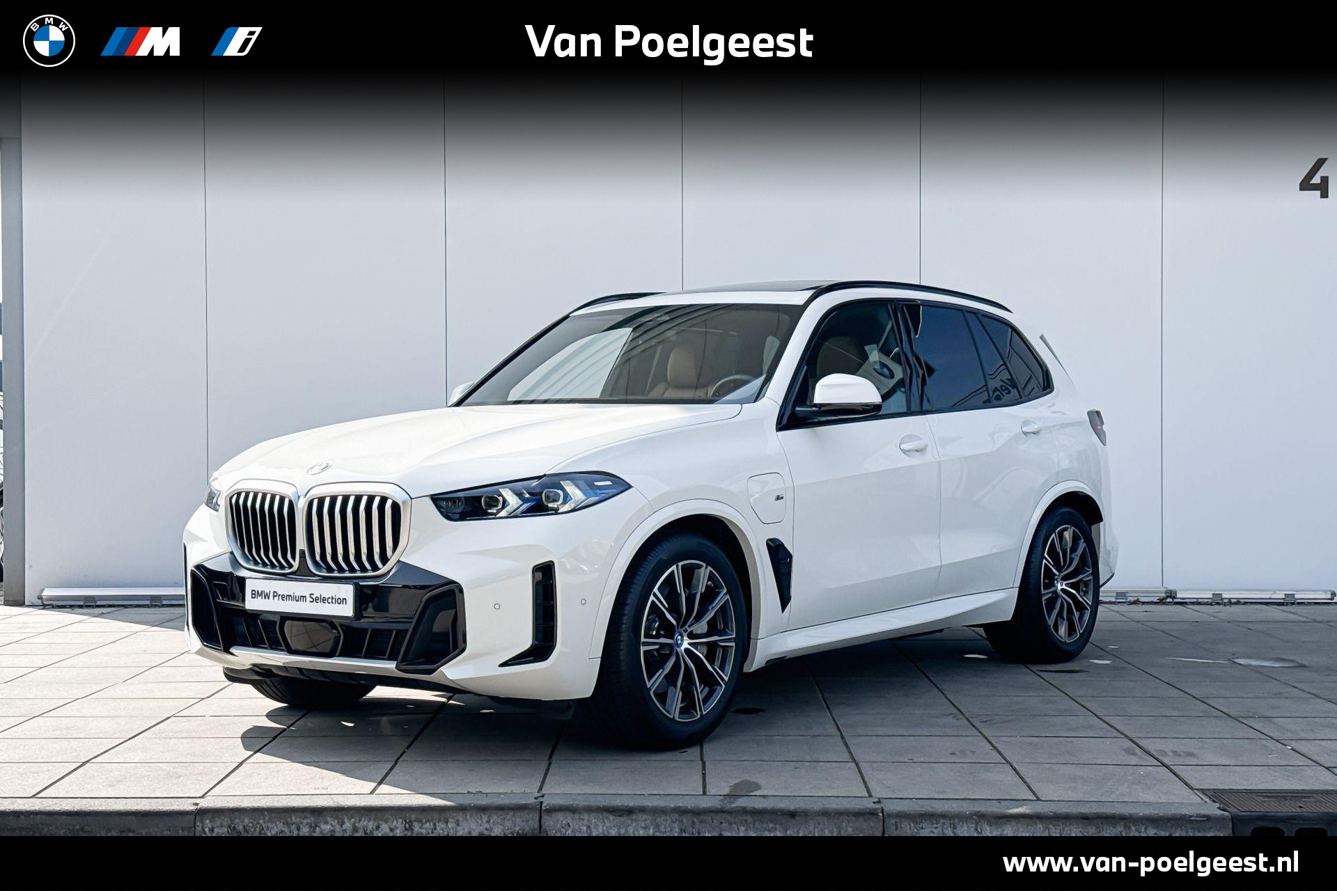 BMW X5 xDrive50e M-Sport 20 Inch / Comfort Acces / Soft Close / Electrische Zwenkhaak / Glazen Schuifdak / Getinte Achterramen / Electrisch Verstelbare Voorstoelen / Stoelverwarming Voor & Achter / Adaptieve Led Koplampen / Driving Assistant / Parking Assistant Prof  / Harman Kardon