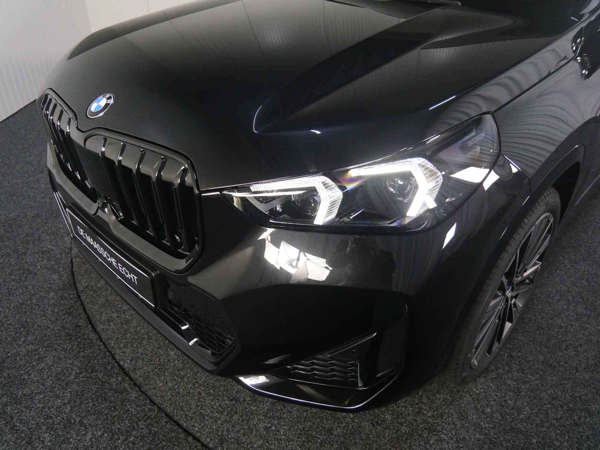 BMW X1 sDrive18i High Executive M Sport Automaat / Panoramadak / Trekhaak / Verwarmd stuurwiel / Sportstoelen / Stoelverwarming / Adaptieve LED / Harman Kardon / Head-Up - 20/30