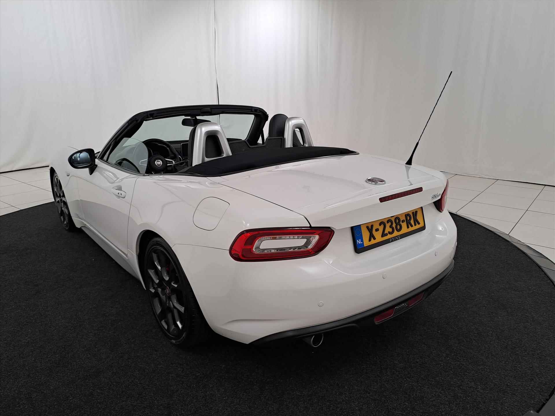 FIAT 124 Spider 1.4 MultiAir Turbo 16v 140pk 124 Spider Lusso / Navigatie / Leder / Parkeersensoren - 6/26