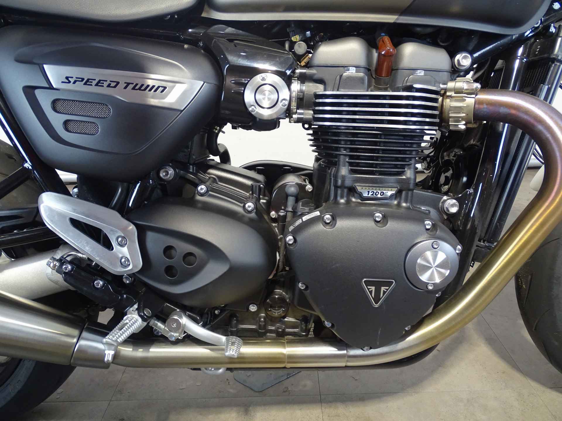 Triumph SPEED TWIN 1200 - 6/9