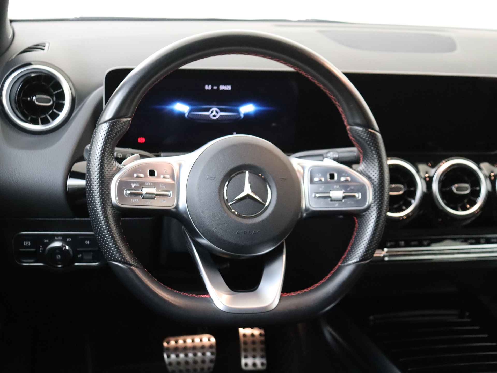 Mercedes-Benz B-Klasse 180 Business Solution AMG 136 pk Automaat | Navigatie | AMG | Camera | 18 Inch Lichtmetalen Velgen - 7/36