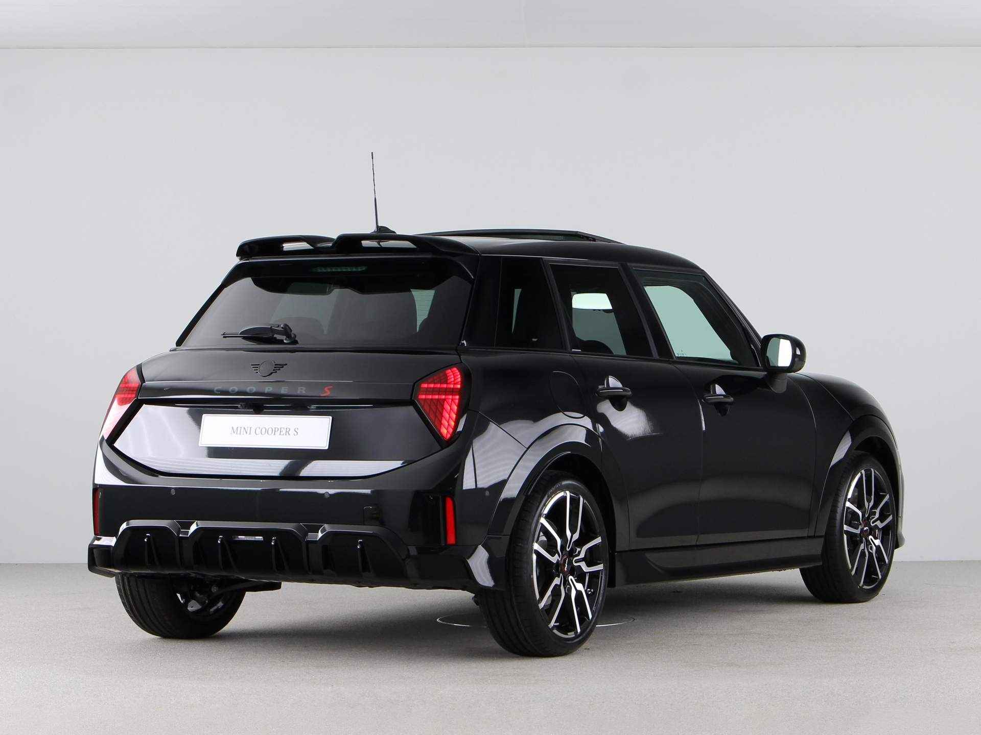 MINI Cooper 5-Deurs S John Cooper Works Pakket XL PRIVATE LEASE EUR 748,- (48 mnd/10.000 km) - 12/33