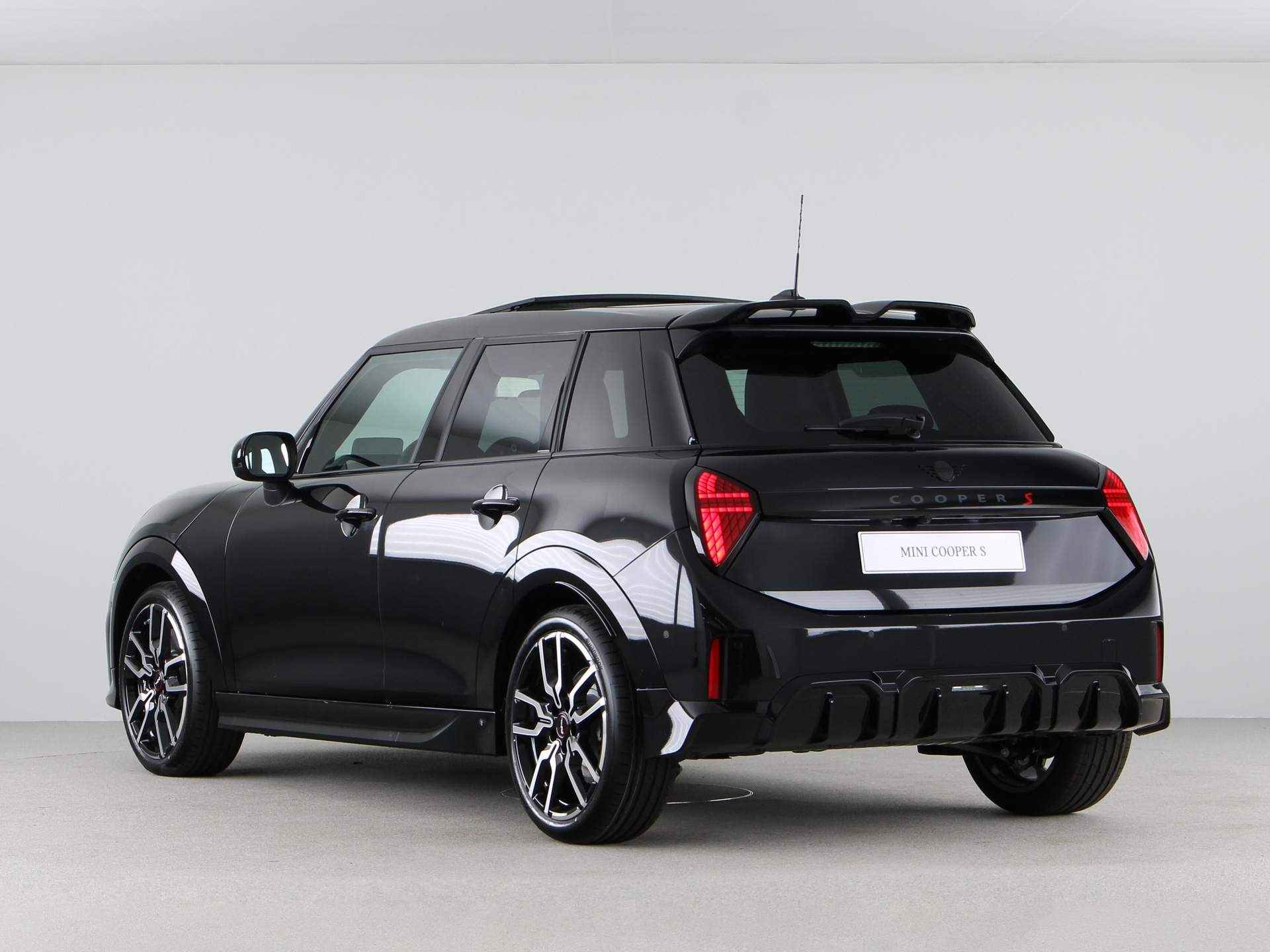 MINI Cooper 5-Deurs S John Cooper Works Pakket XL PRIVATE LEASE EUR 748,- (48 mnd/10.000 km) - 14/33