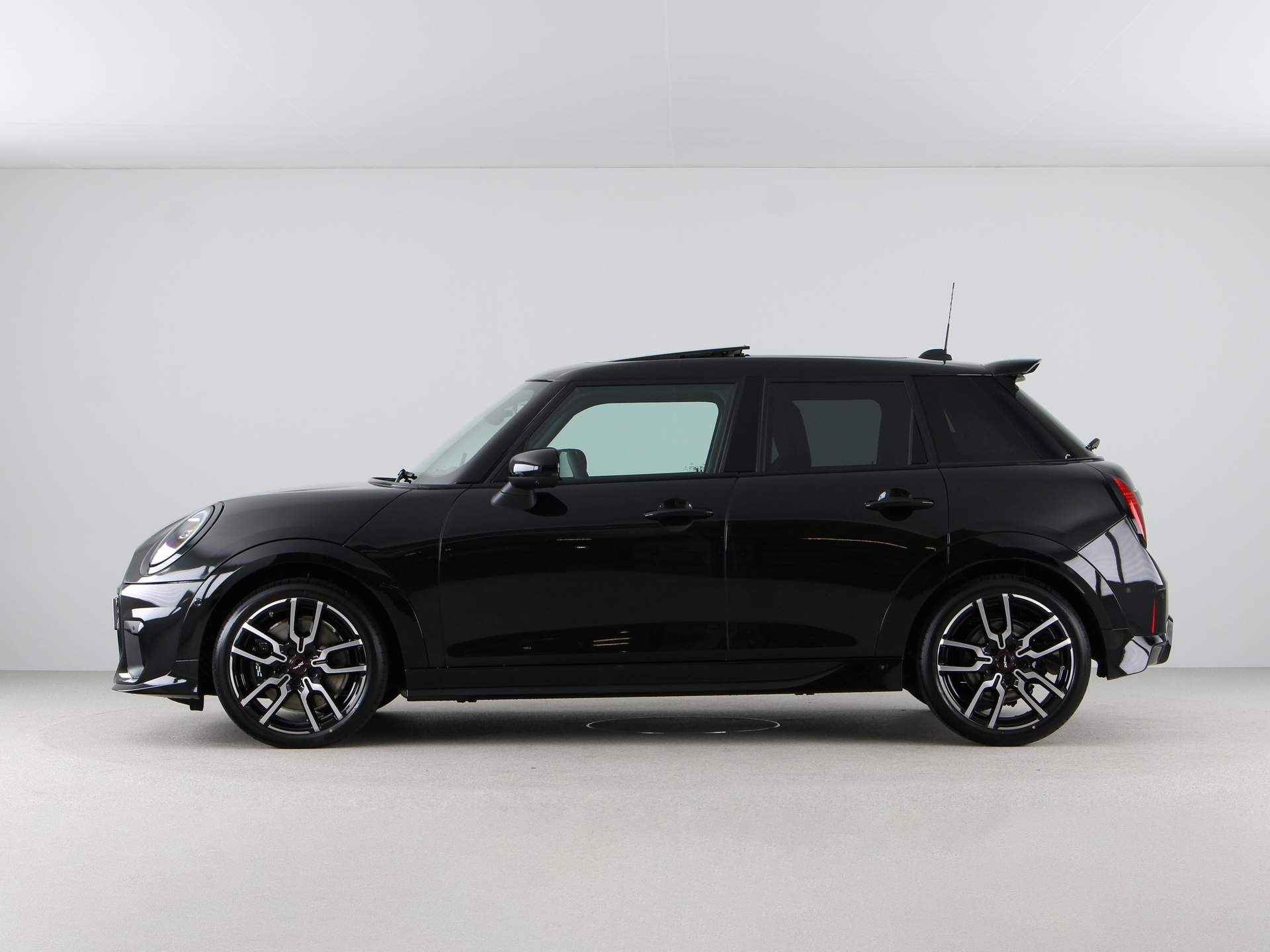 MINI Cooper 5-Deurs S John Cooper Works Pakket XL PRIVATE LEASE EUR 748,- (48 mnd/10.000 km) - 15/33