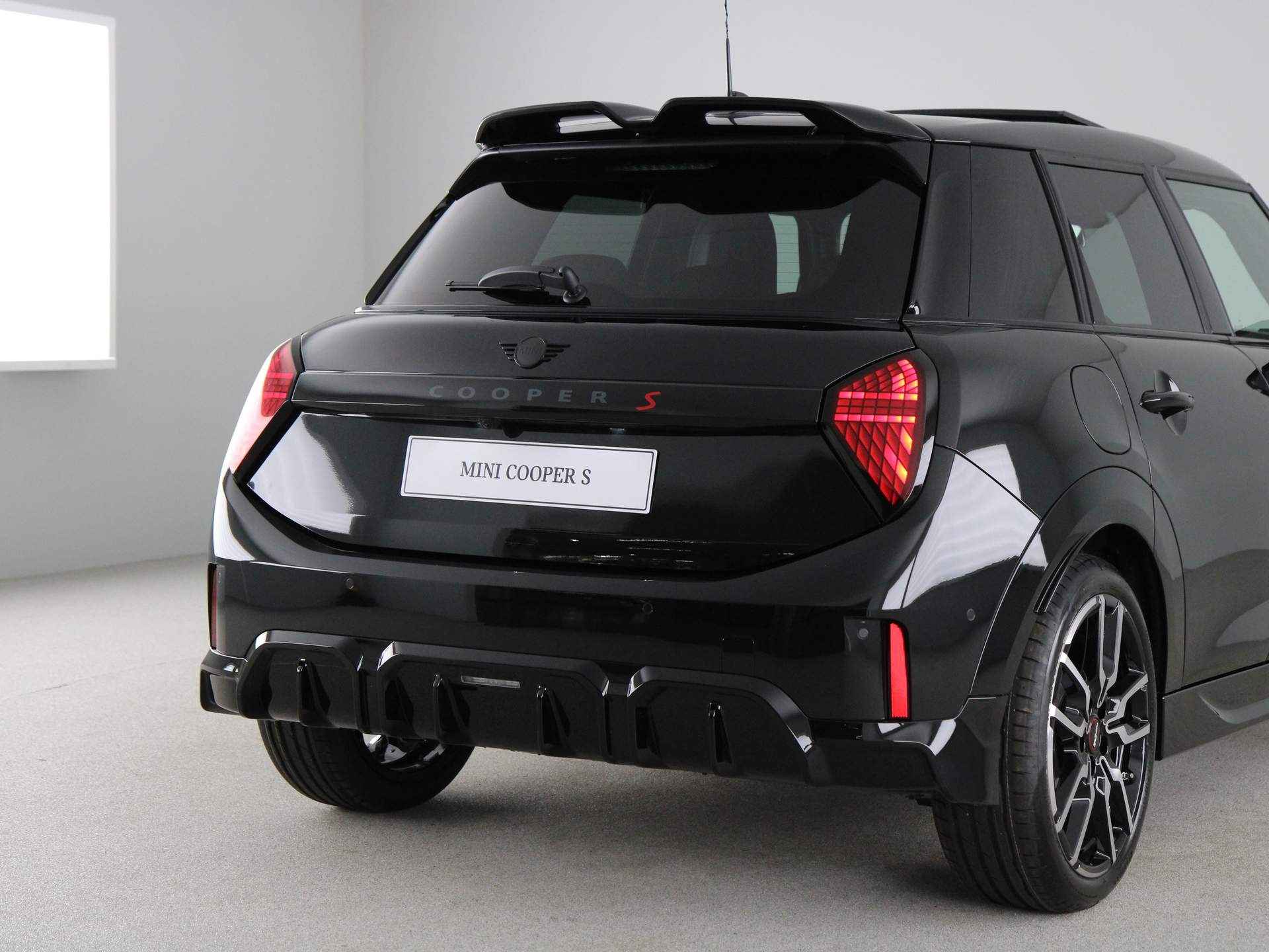 MINI Cooper 5-Deurs S John Cooper Works Pakket XL PRIVATE LEASE EUR 748,- (48 mnd/10.000 km) - 24/33