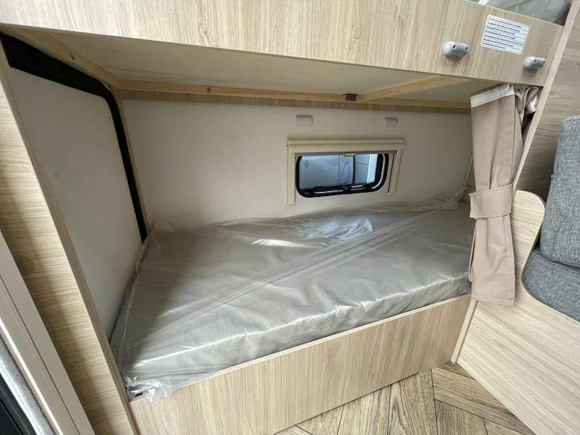 Caravelair Sport-Line 476 Stapelbed | XL Koelkast - 21/22