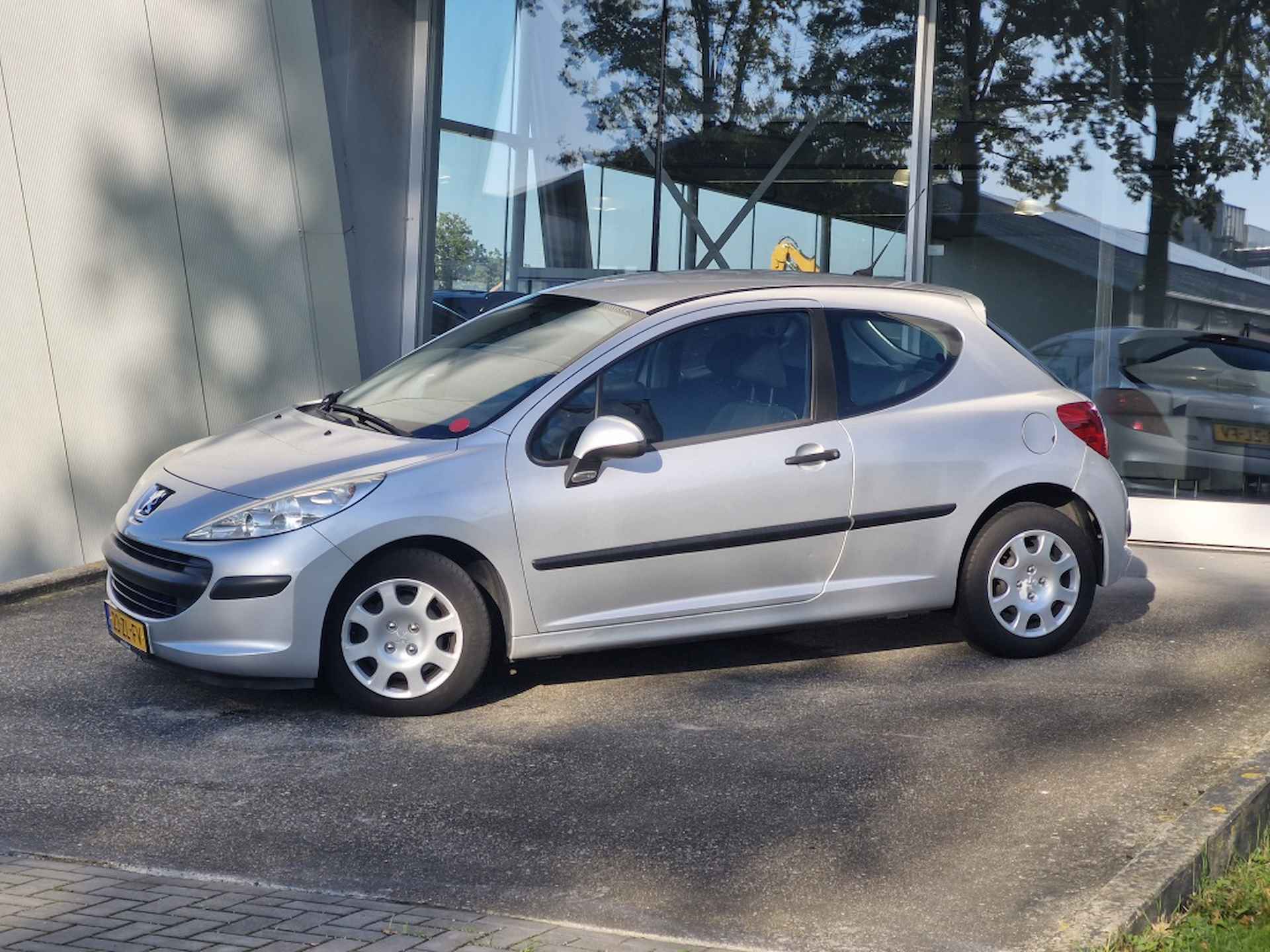 Peugeot 207 1.4 VTi XR - 5/22