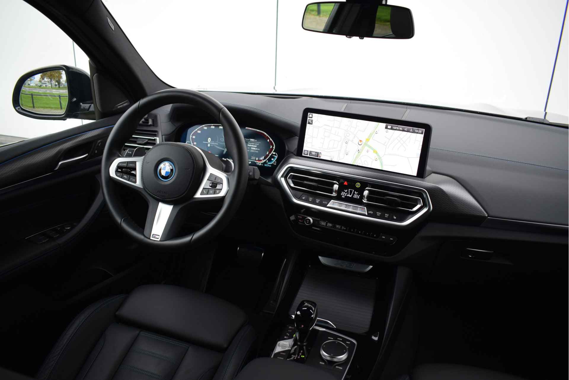 BMW X3 xDrive30e High Executive M Sport Automaat / Panoramadak / Sportstoelen / Stoelverwarming / Adaptieve LED / Head-Up / Harman Kardon / Live Cockpit Professional - 17/35