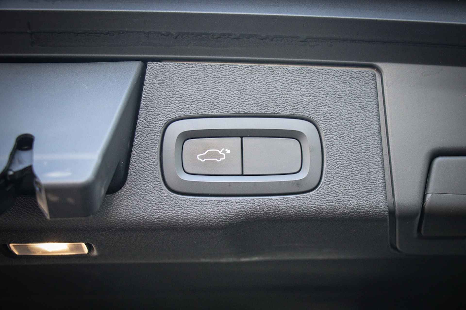 Volvo XC60 T5 Aut.8 Momentum, ACC, B&W Audio, Standkachel, Full-LED - 8/25