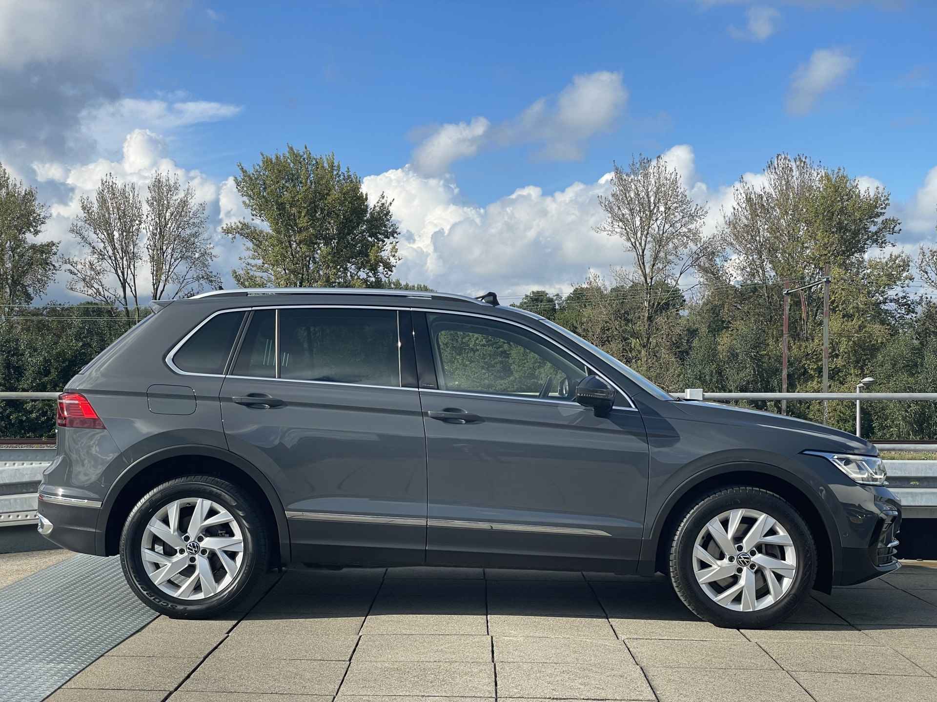 Volkswagen Tiguan 1.4 TSI eHybrid Business+ | Schuif-/ kanteldak | Lederen interieur | Rijklaarprijs! | - 36/39