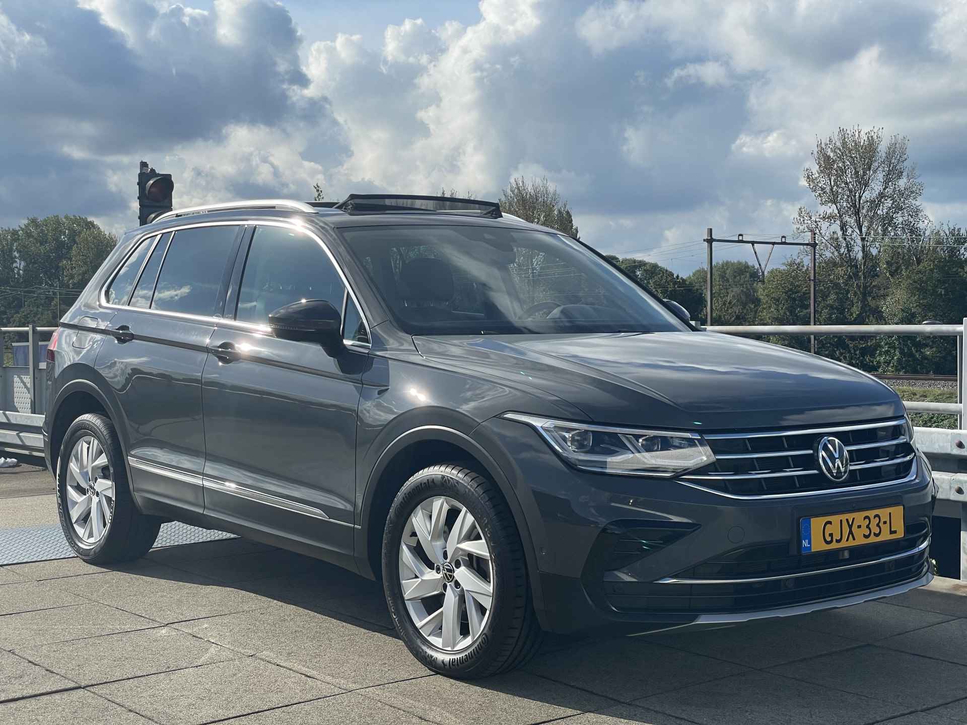 Volkswagen Tiguan 1.4 TSI eHybrid Business+ | Schuif-/ kanteldak | Lederen interieur | Rijklaarprijs! | - 37/39