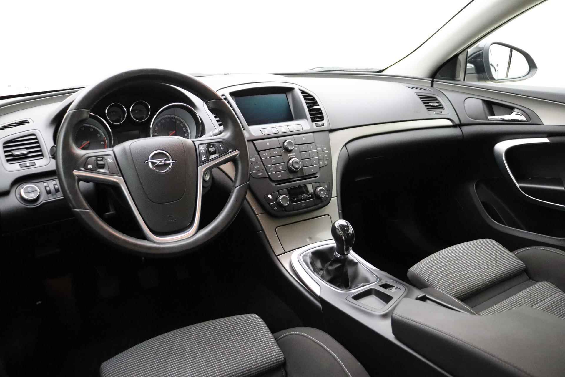 Opel Insignia 1.6 T Edition 4 Deurs 180pk | Navigatie | AGR Stoelen | Wegklapbare Trekhaak | 18" Lichtmetalen Velgen | Parkeersensoren | Dealeronderhouden | Parkeersensoren - 8/31