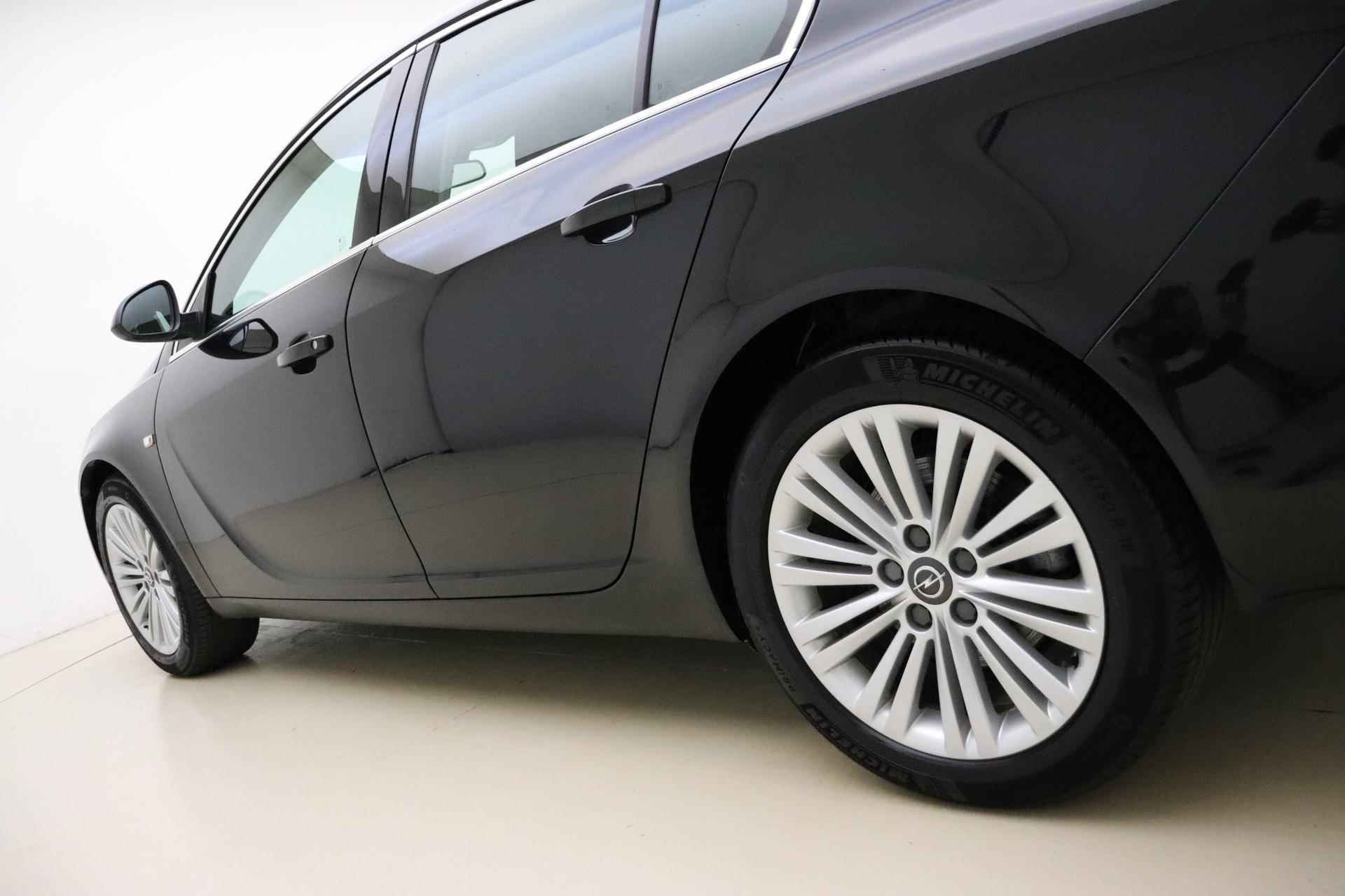 Opel Insignia 1.6 T Edition 4 Deurs 180pk | Navigatie | AGR Stoelen | Wegklapbare Trekhaak | 18" Lichtmetalen Velgen | Parkeersensoren | Dealeronderhouden | Parkeersensoren - 18/31