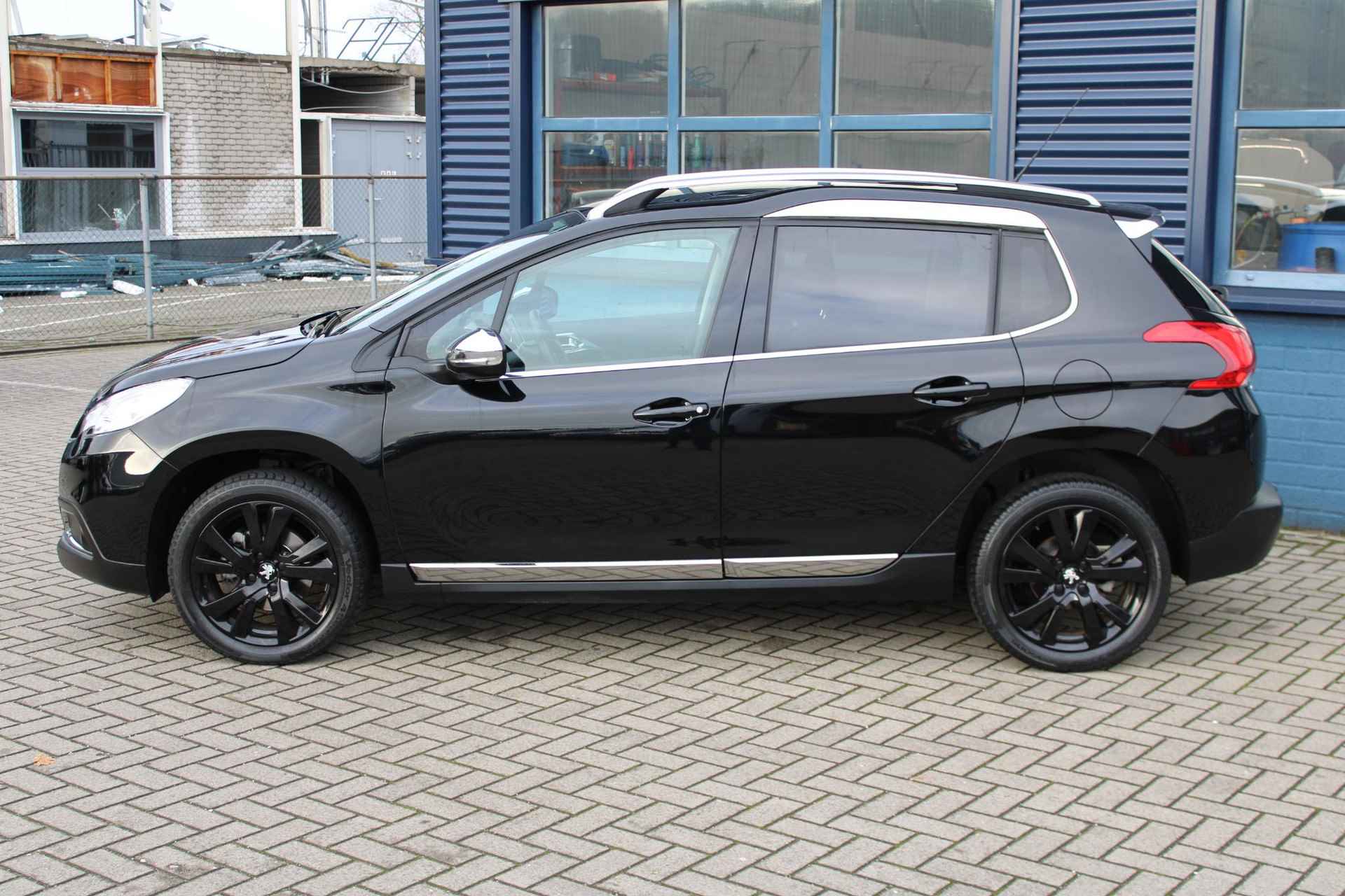 Peugeot 2008 1.2 130 PK Allure | NAVI | PANORAMADAK | TREKHAAK - 2/34