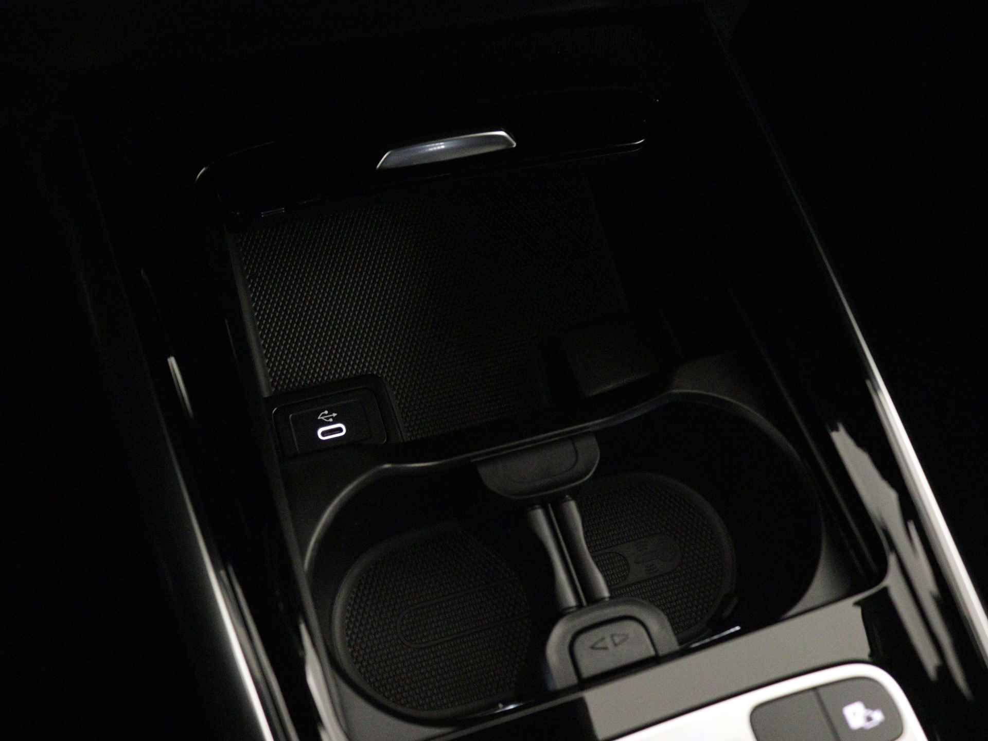 Mercedes-Benz B-Klasse 250 e Star Edition | Trekhaak | Parkeerpakket met achteruitrijcamera | Verwarmde stoelen vooraan | Dodehoekassistent | USB-pakket plus | EASY PACK achterklep | Comfortstoelen voor | - 11/41