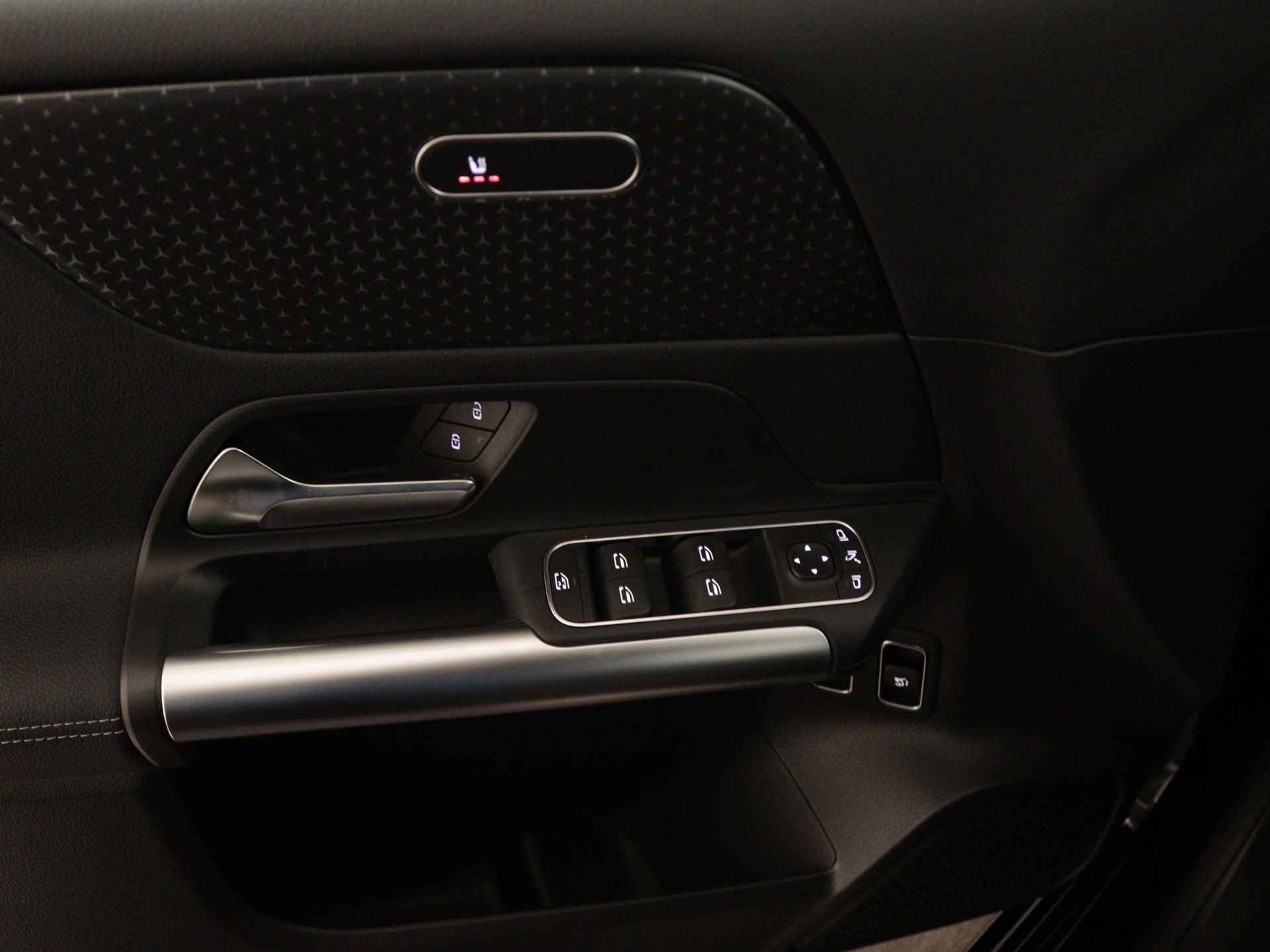 Mercedes-Benz B-Klasse 250 e Star Edition | Trekhaak | Parkeerpakket met achteruitrijcamera | Verwarmde stoelen vooraan | Dodehoekassistent | USB-pakket plus | EASY PACK achterklep | Comfortstoelen voor | - 28/41