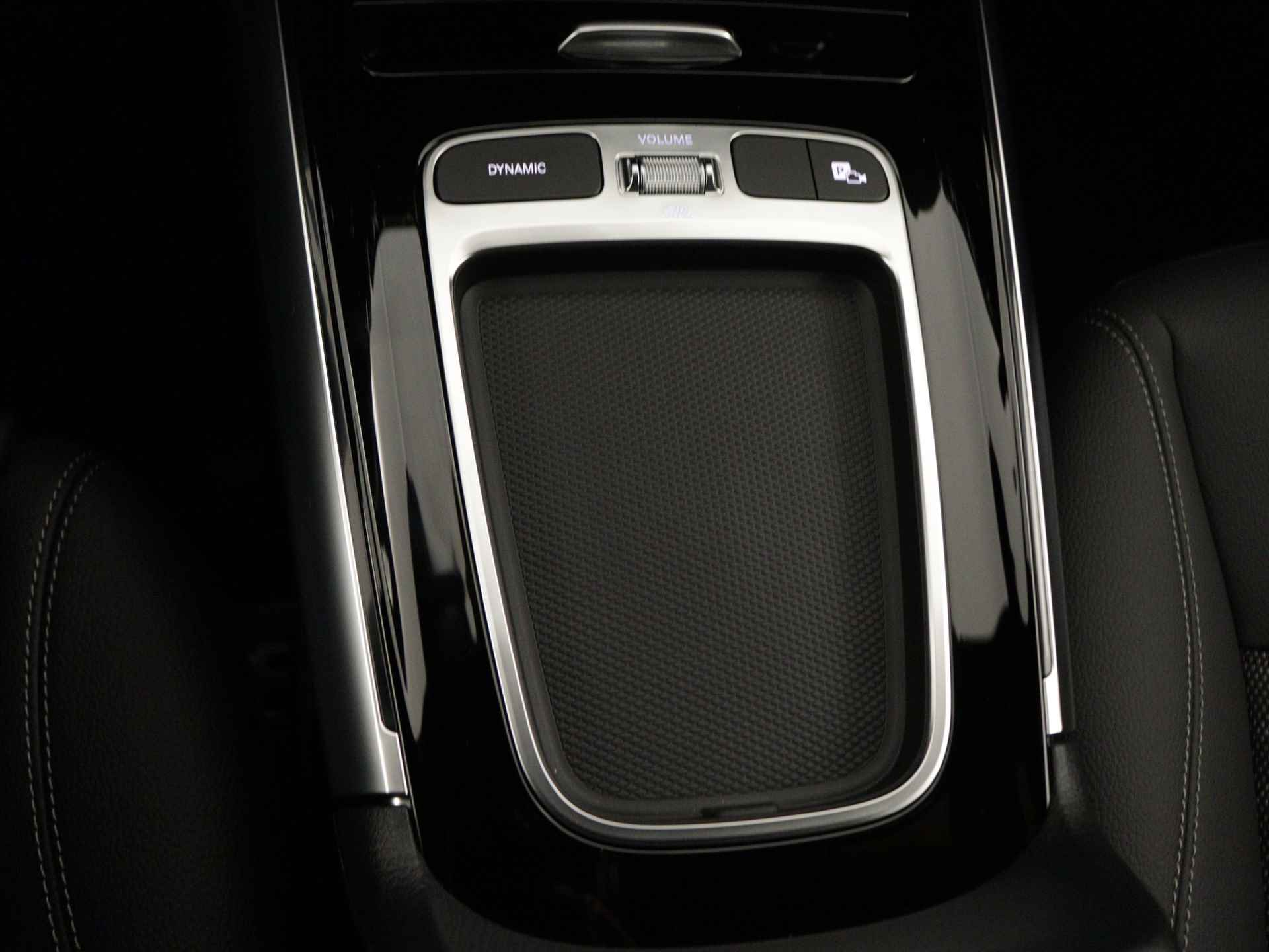 Mercedes-Benz B-Klasse 250 e Star Edition | Trekhaak | Parkeerpakket met achteruitrijcamera | Verwarmde stoelen vooraan | Dodehoekassistent | USB-pakket plus | EASY PACK achterklep | Comfortstoelen voor | - 30/41