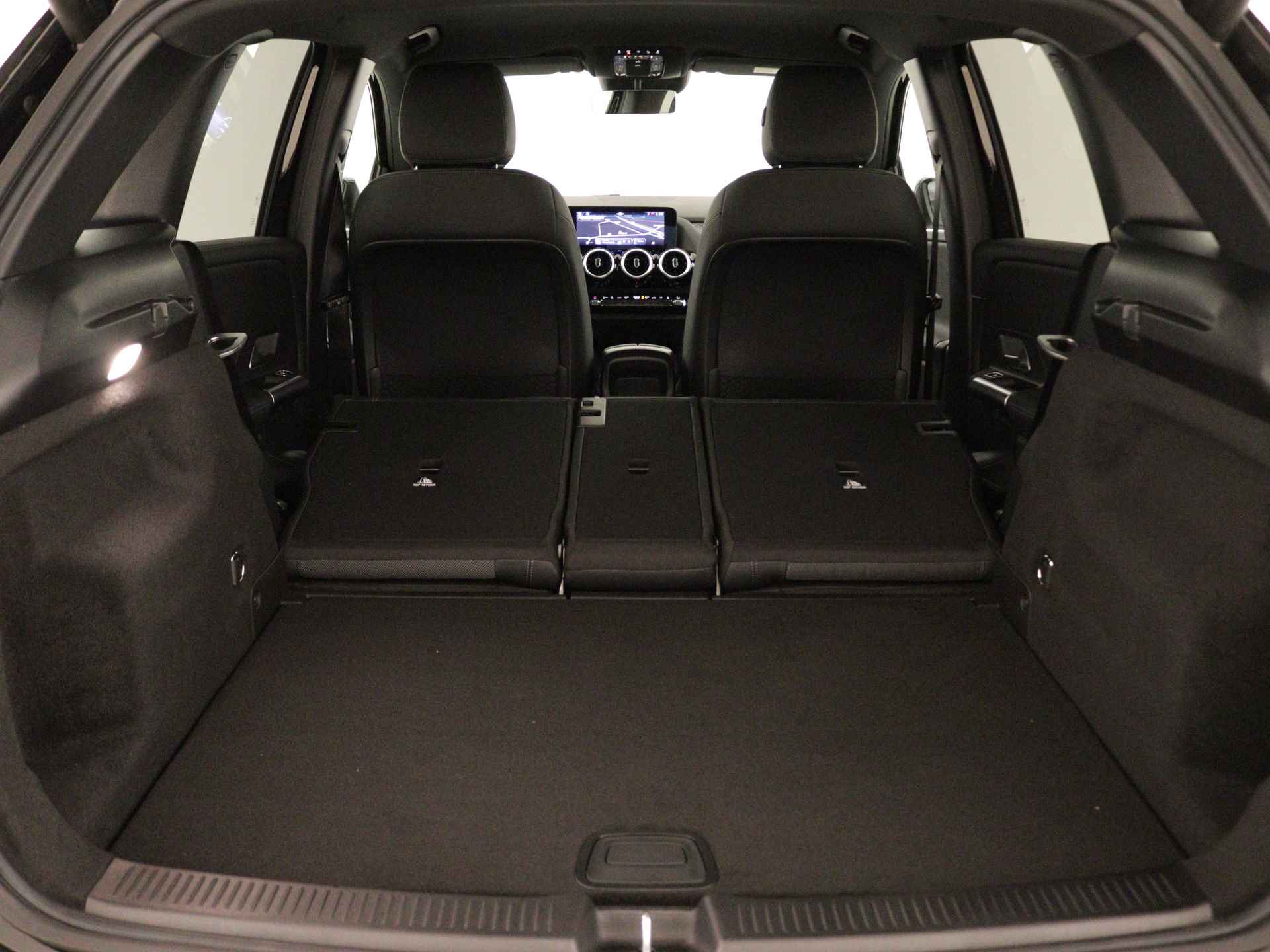 Mercedes-Benz B-Klasse 250 e Star Edition | Trekhaak | Parkeerpakket met achteruitrijcamera | Verwarmde stoelen vooraan | Dodehoekassistent | USB-pakket plus | EASY PACK achterklep | Comfortstoelen voor | - 36/41