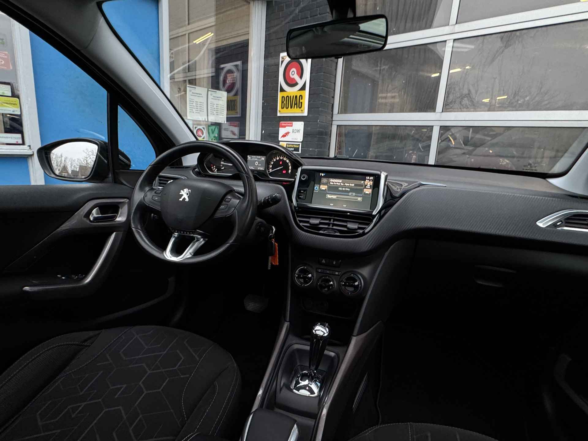 Peugeot 2008 1.2 PureTech Active | Panoramadak | Navigatie | Rijklaar + 12 Maand BOVAG Garantie - 6/42