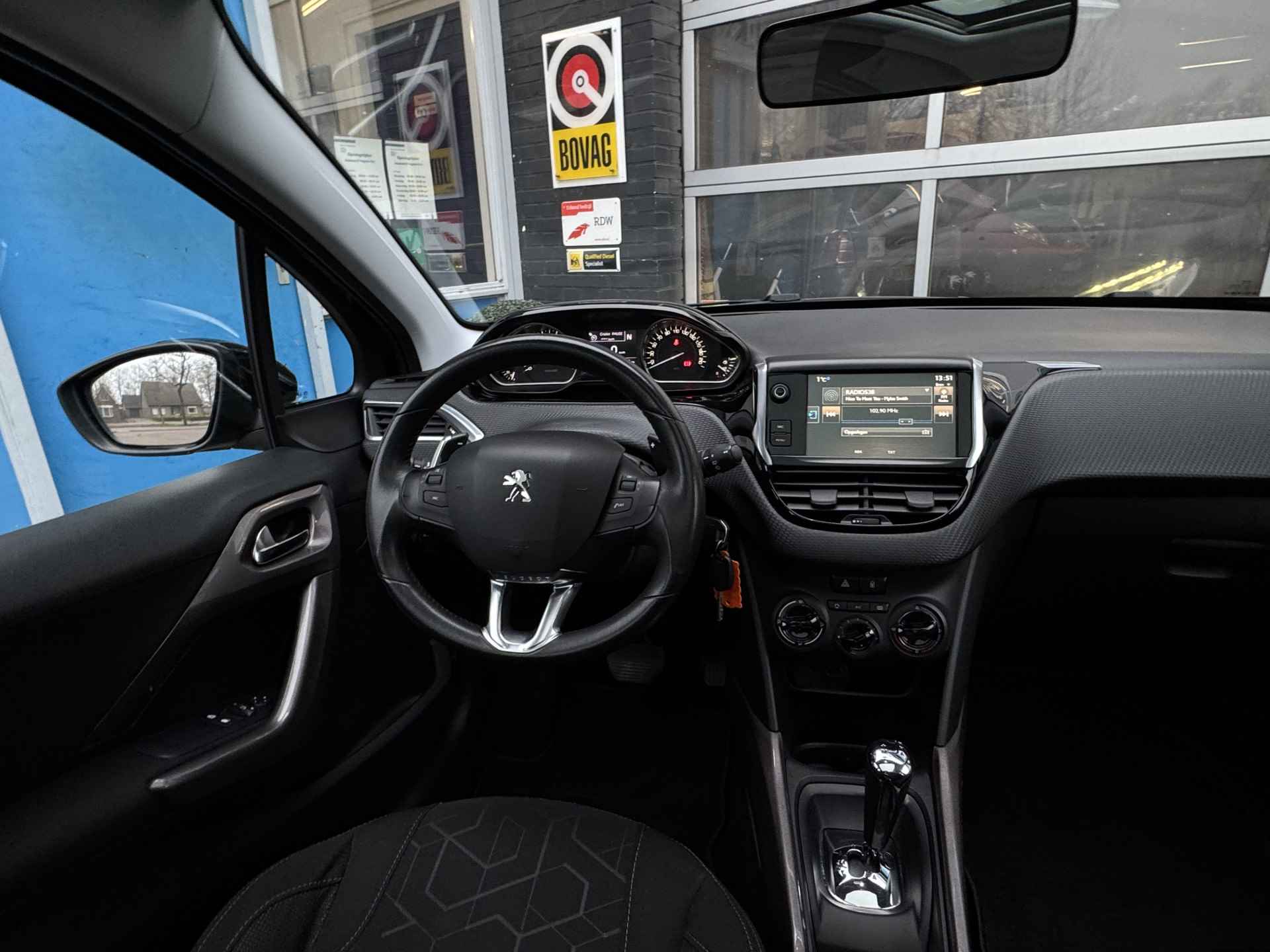 Peugeot 2008 1.2 PureTech Active | Panoramadak | Navigatie | Rijklaar + 12 Maand BOVAG Garantie - 34/42