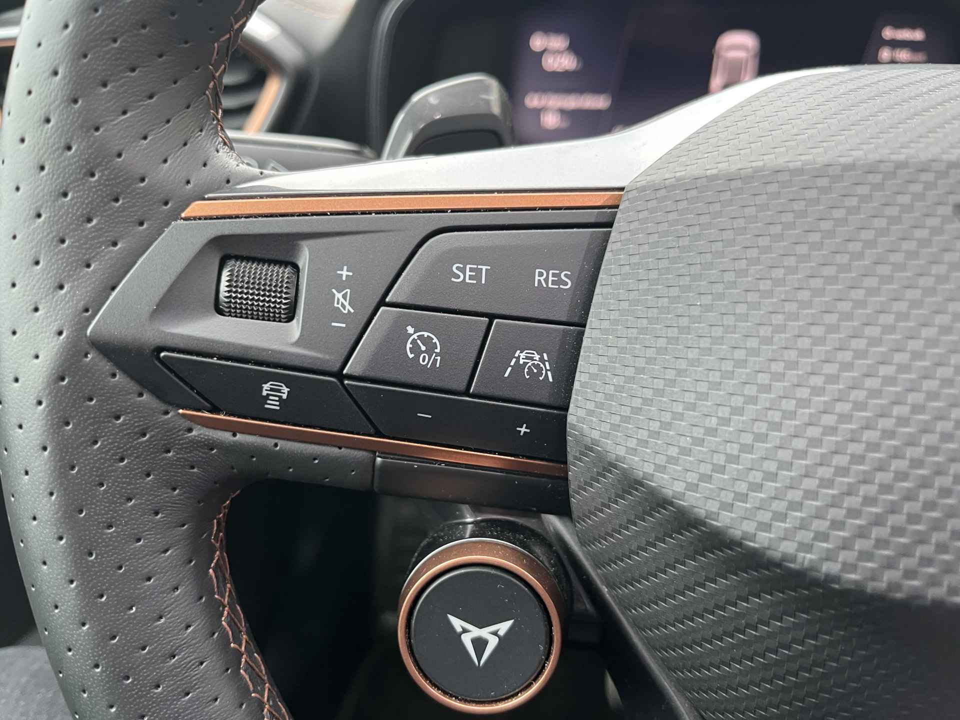 CUPRA Formentor 1.4 e-Hybrid VZ Performance / AUTOMAAT/ 245 PK/ FABRIEKSGARANTIE TM 1-2028/ PANO/ 360 CAMERA/ MEMORY SEATS/ DODE HOEK/ KEYLESS/ MATRIX/ STOEL-STUURVERWARM./ DCC/ ADAPT. CRUISE/ APP-CONNECT/ NAVI/ CLIMA/ DAB/ 19" LMV - 13/34