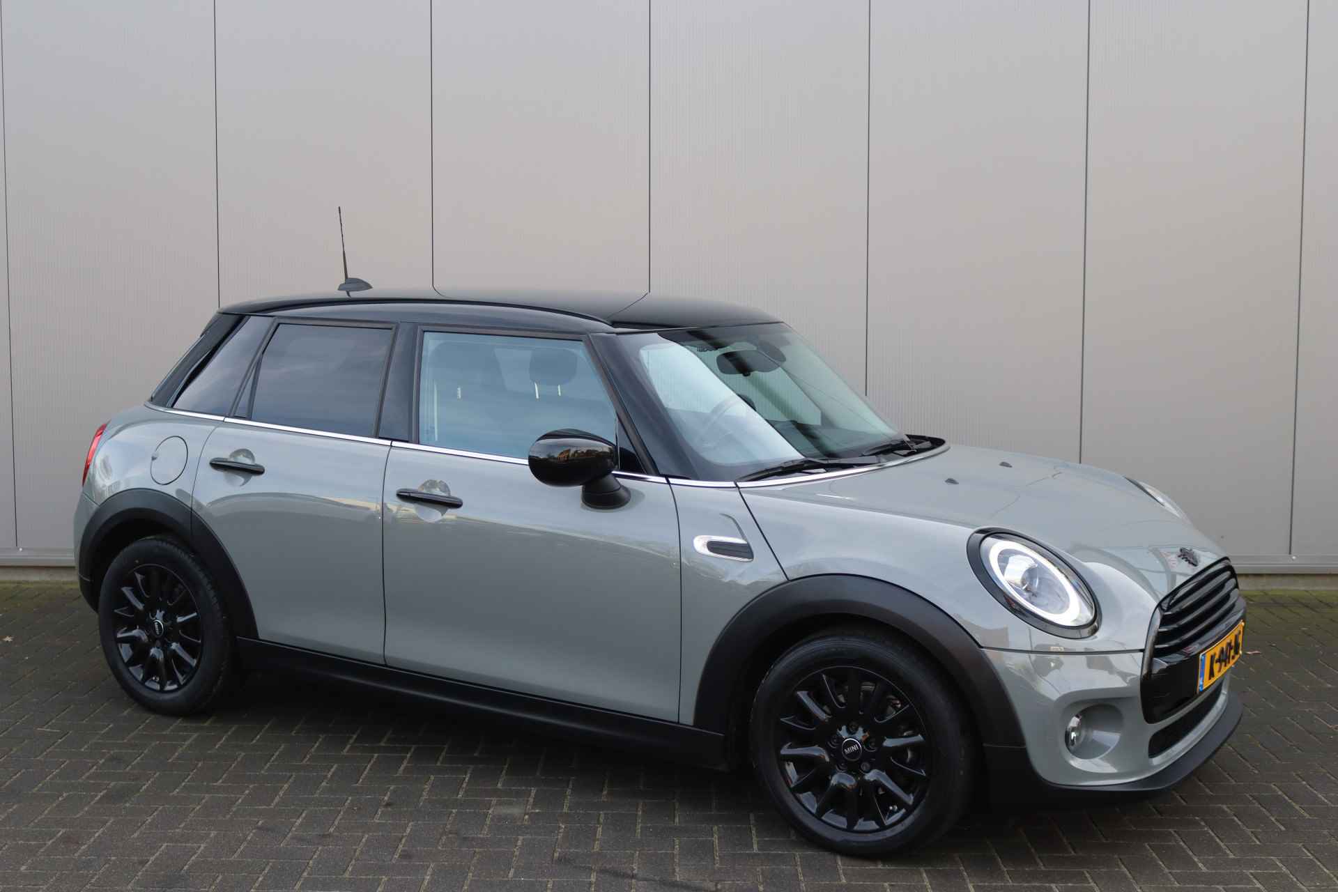 MINI Mini 1.5i 136PK Automaat Cooper Business Edition Navigatie/Camera/Stoelverwarming - 2/34