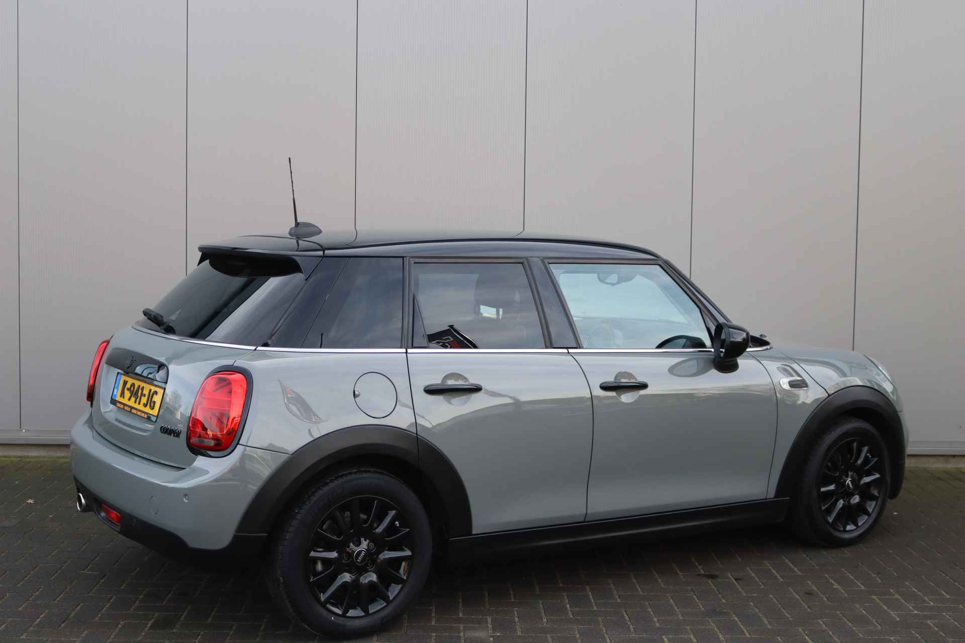 MINI Mini 1.5i 136PK Automaat Cooper Business Edition Navigatie/Camera/Stoelverwarming - 5/34