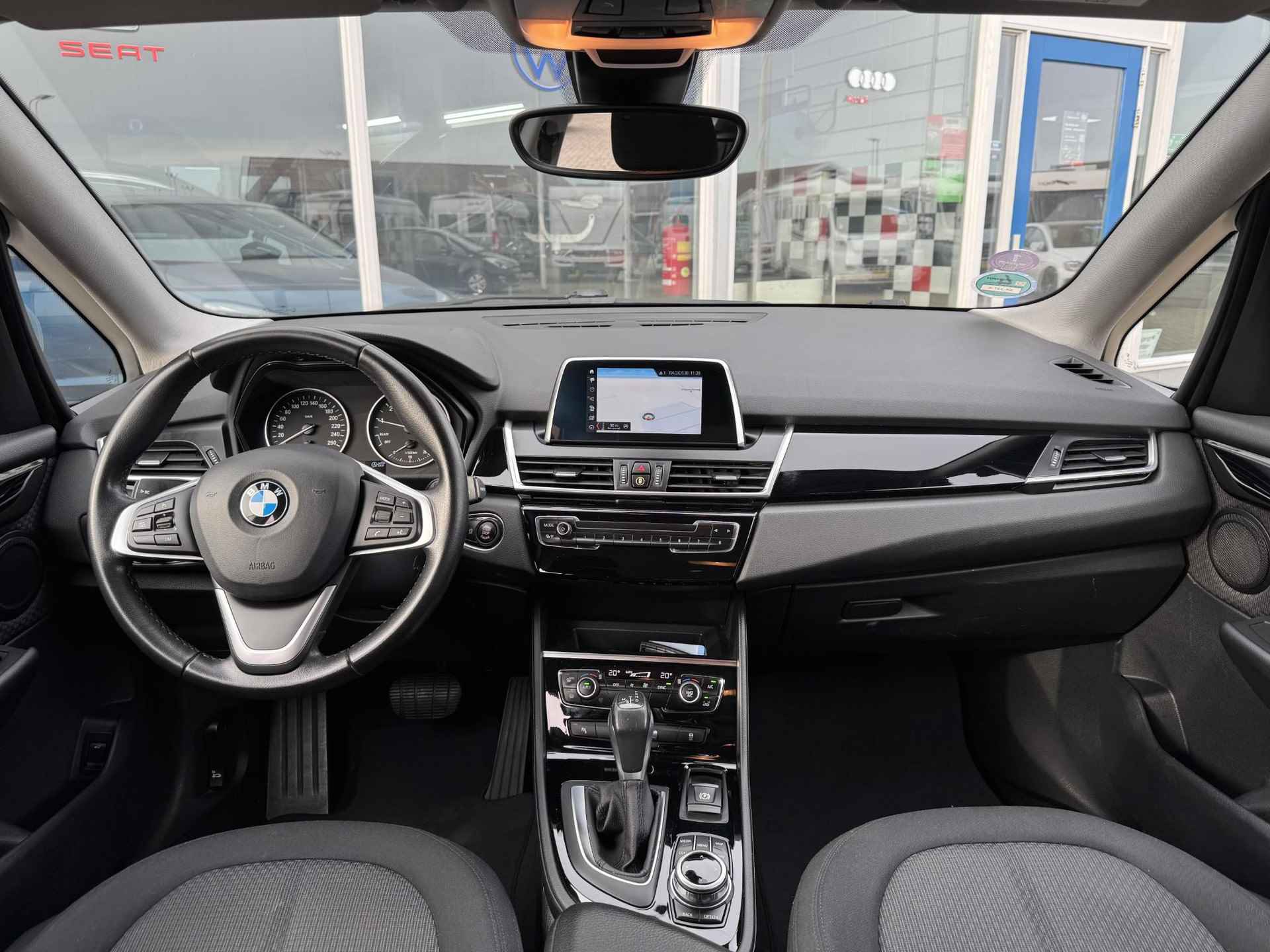 BMW 2-serie Active Tourer 218i High Executive TREKHAAK | NAVI | PDC - 17/33