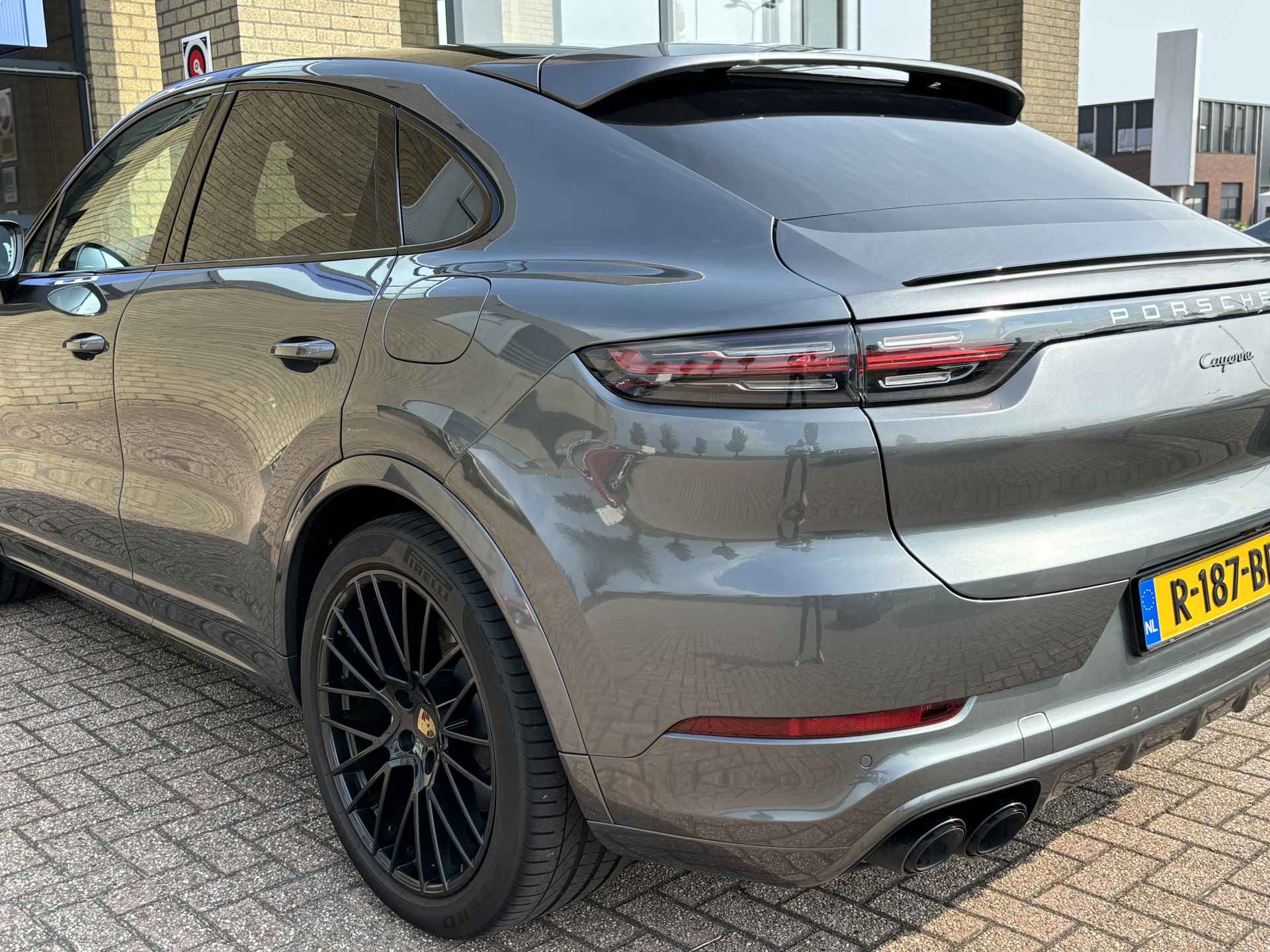 Porsche Cayenne Coupé 3.0 E Hybrid-LUCHTVERING-PANO-MATRIX-HEAD UP-INNODRIVE-COMPLEET - 21/31